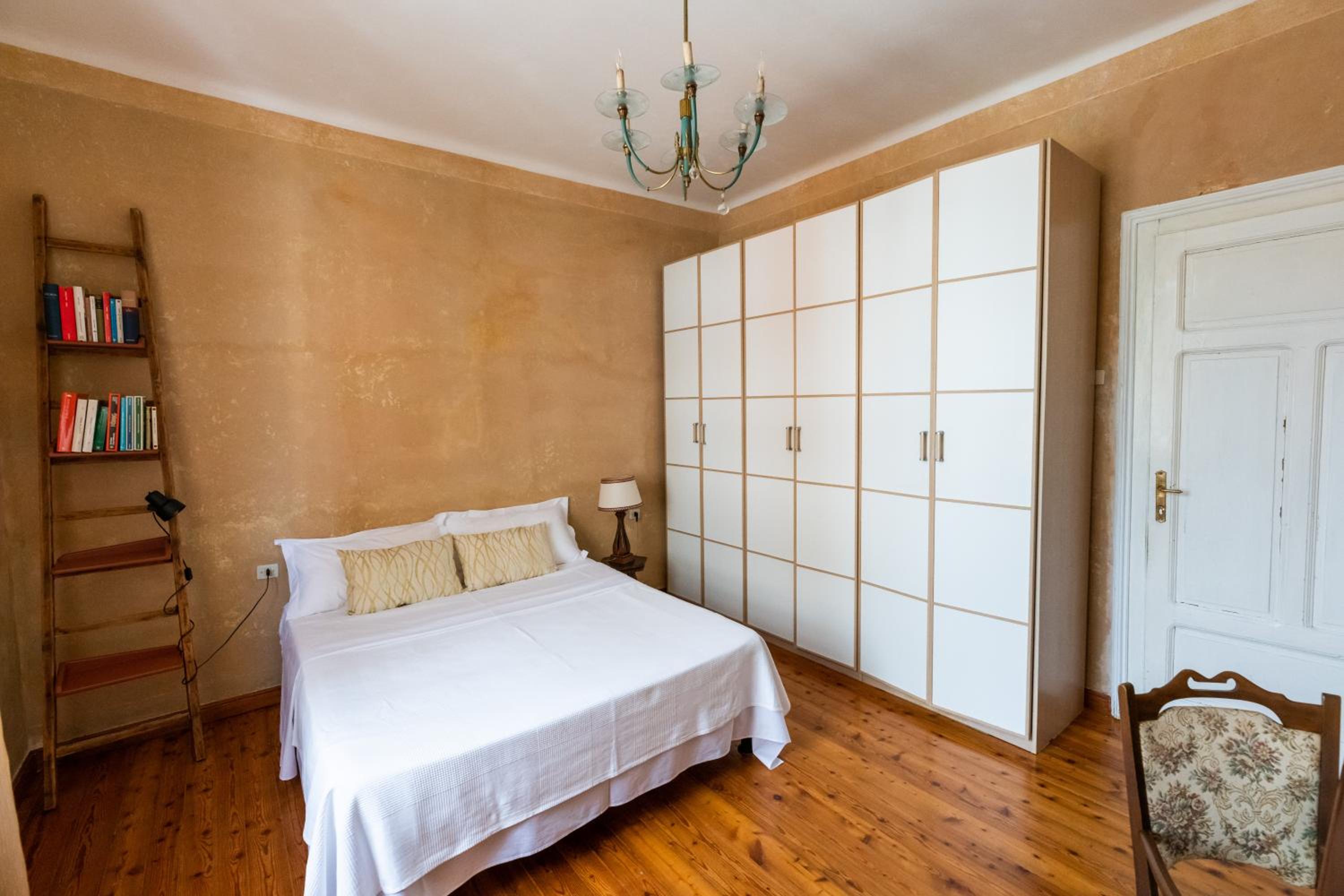Two Interconnecting Bedrooms - Photo 4