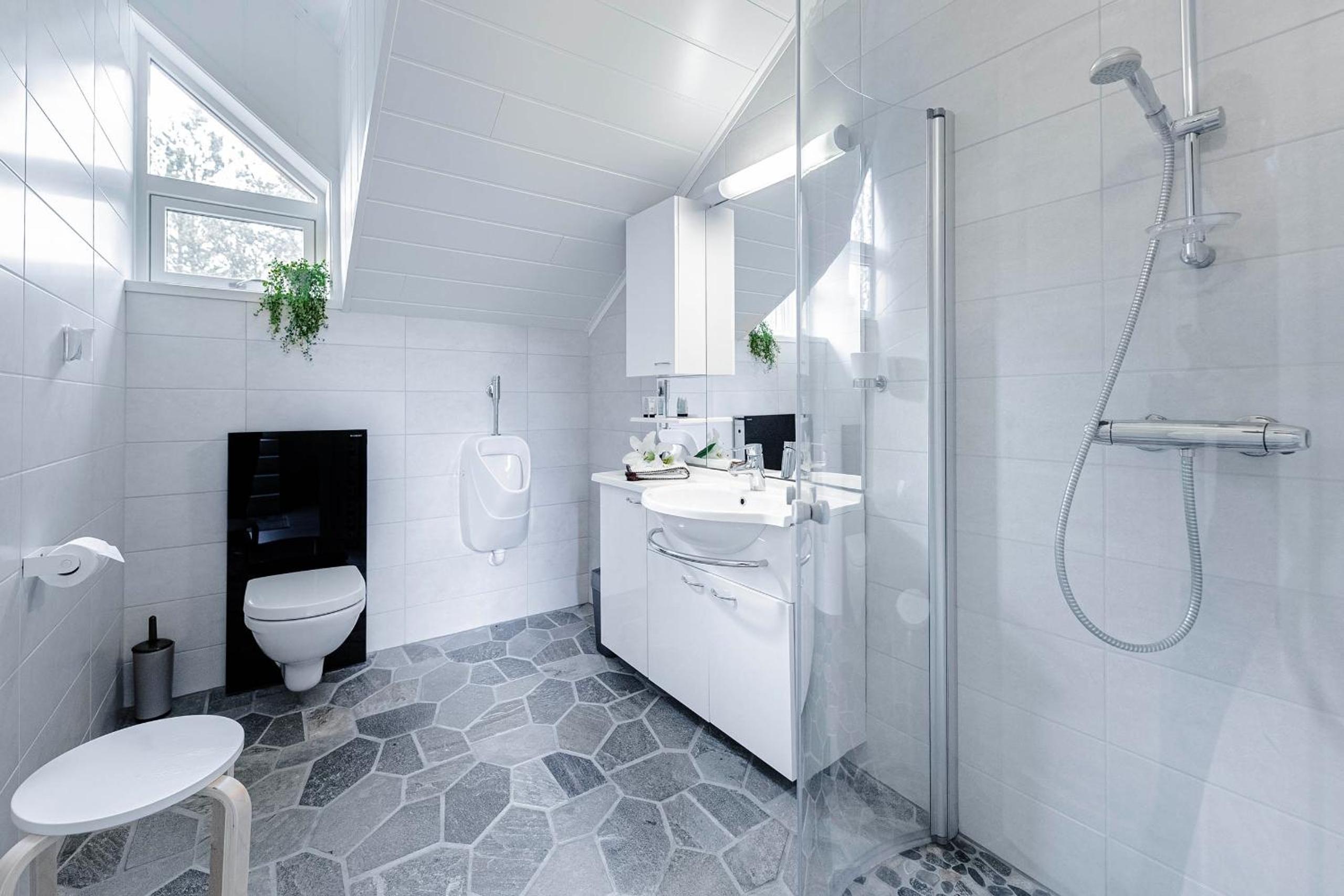 Two-Bedroom Suite - Photo 8