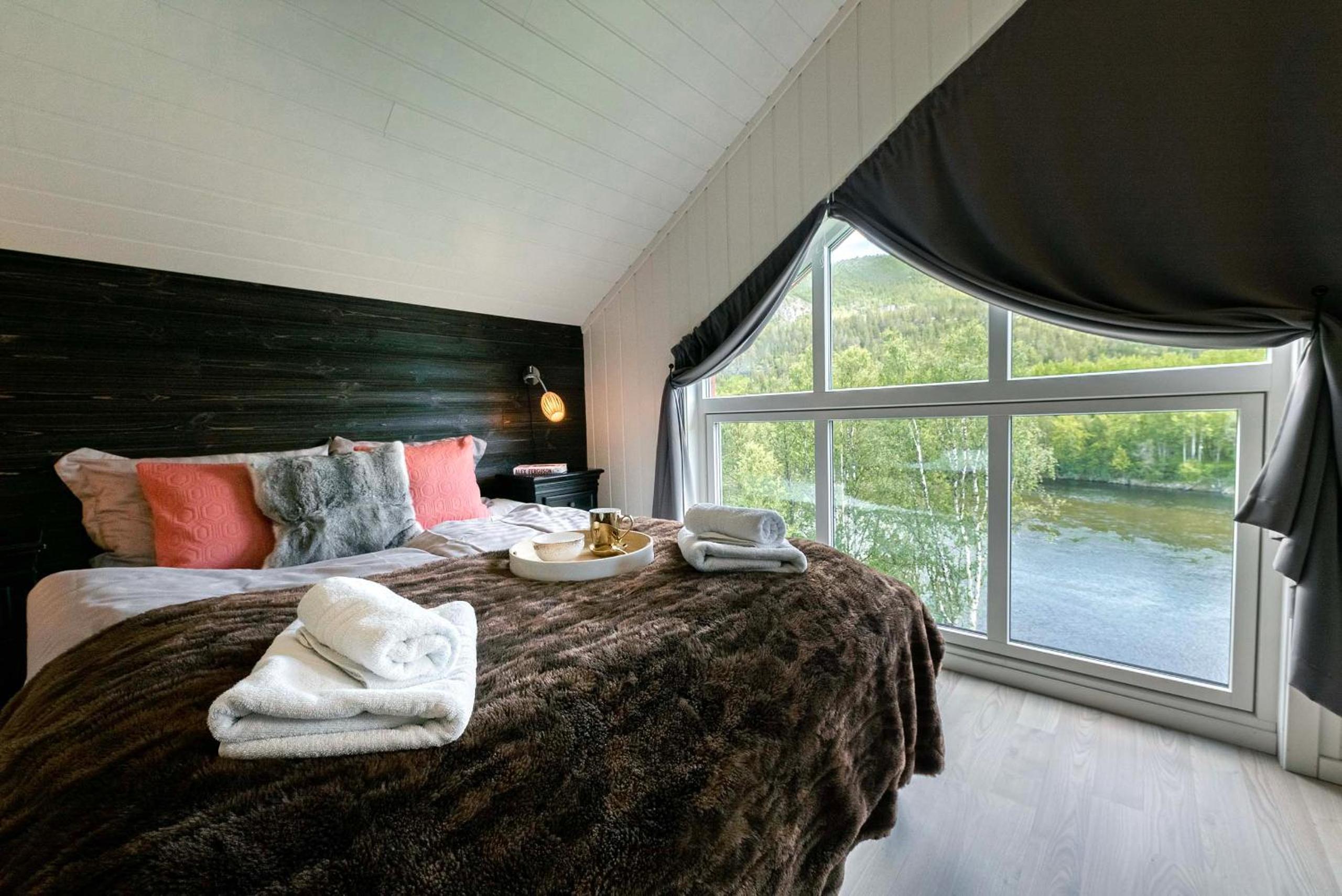 Two-Bedroom Suite - Photo 6