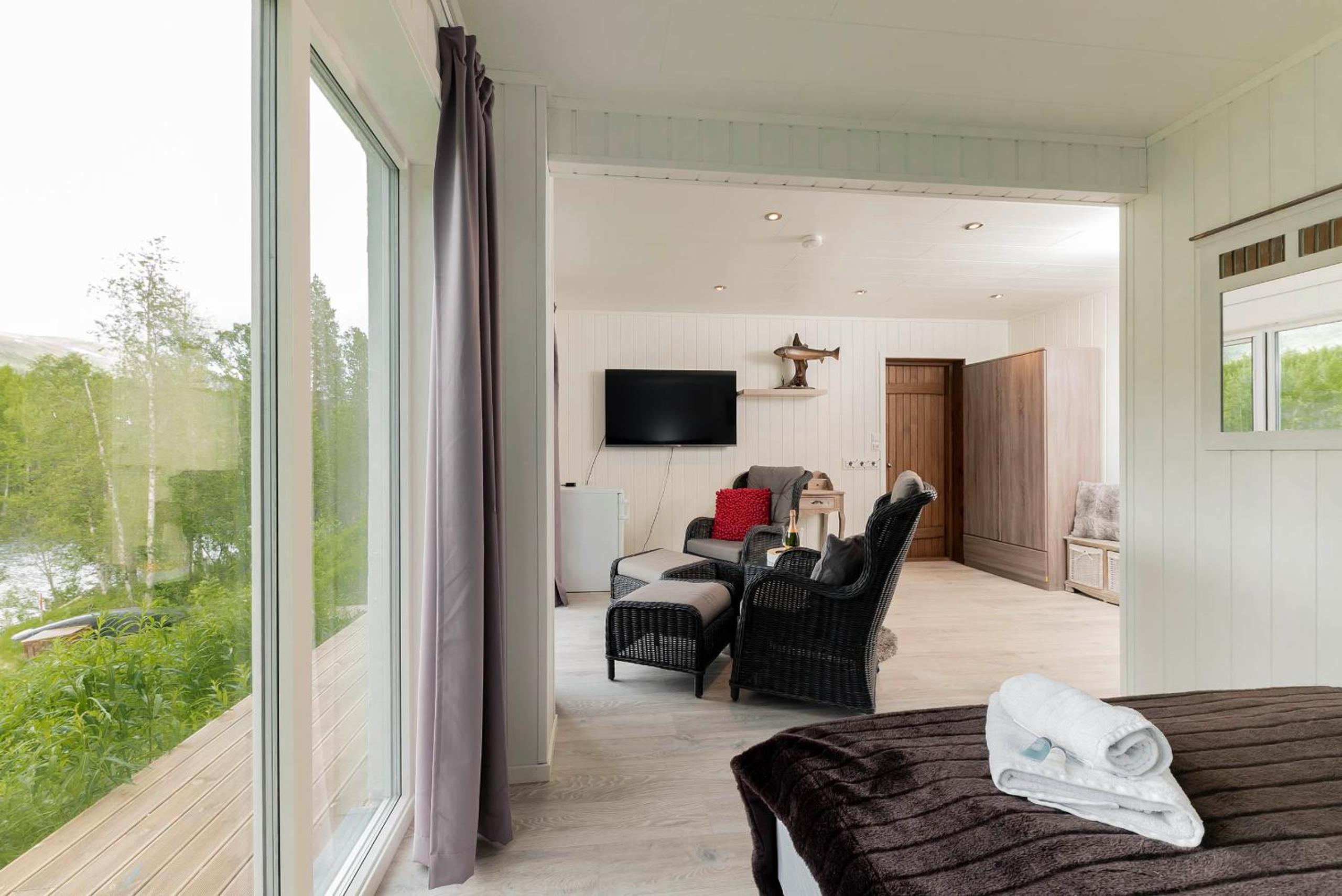 Suite with River View - Photo 9