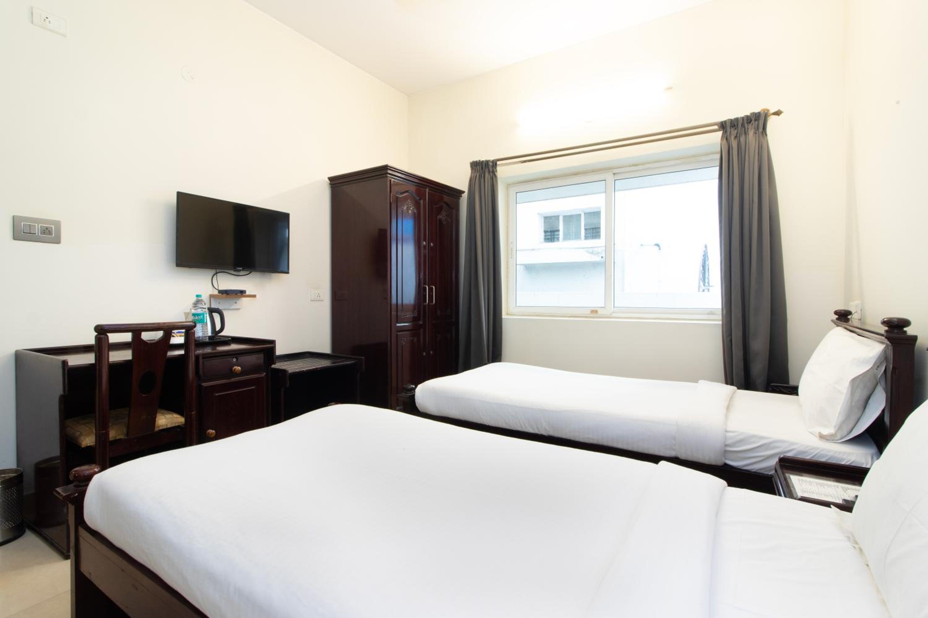 Deluxe Twin Room - Photo 7