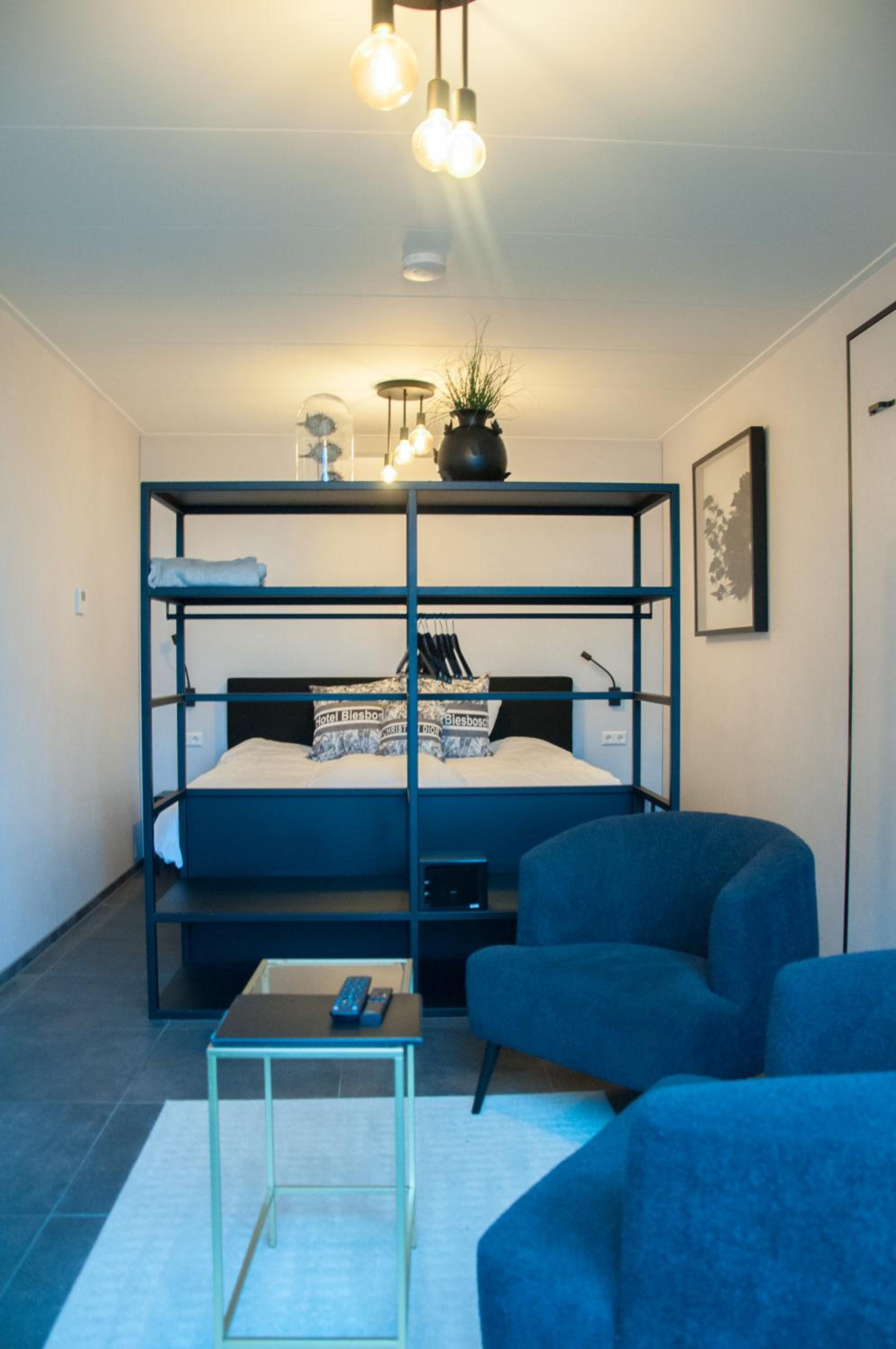 Standard King Room - Photo 6