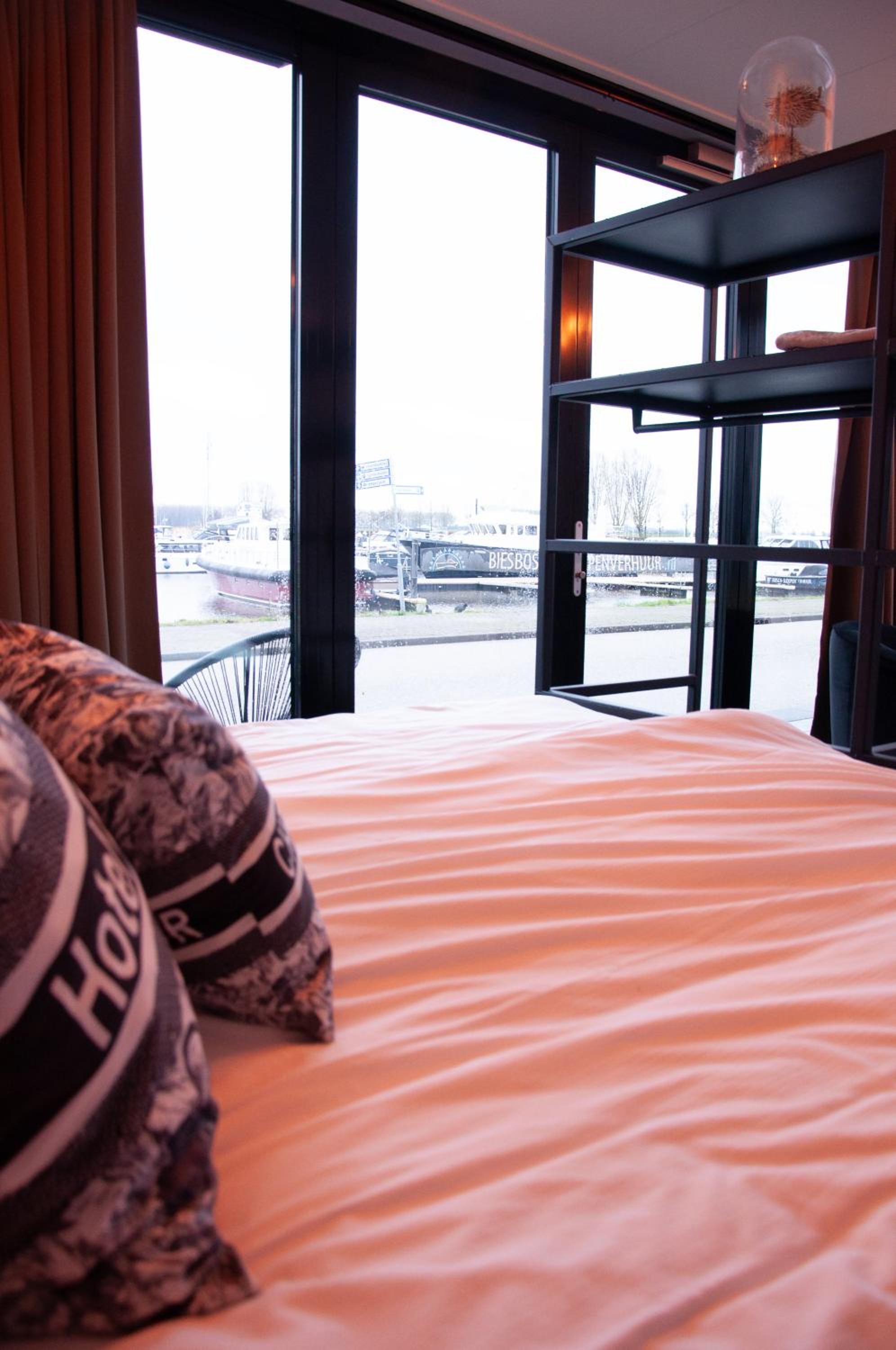 King Room with Lake View - Photo 2