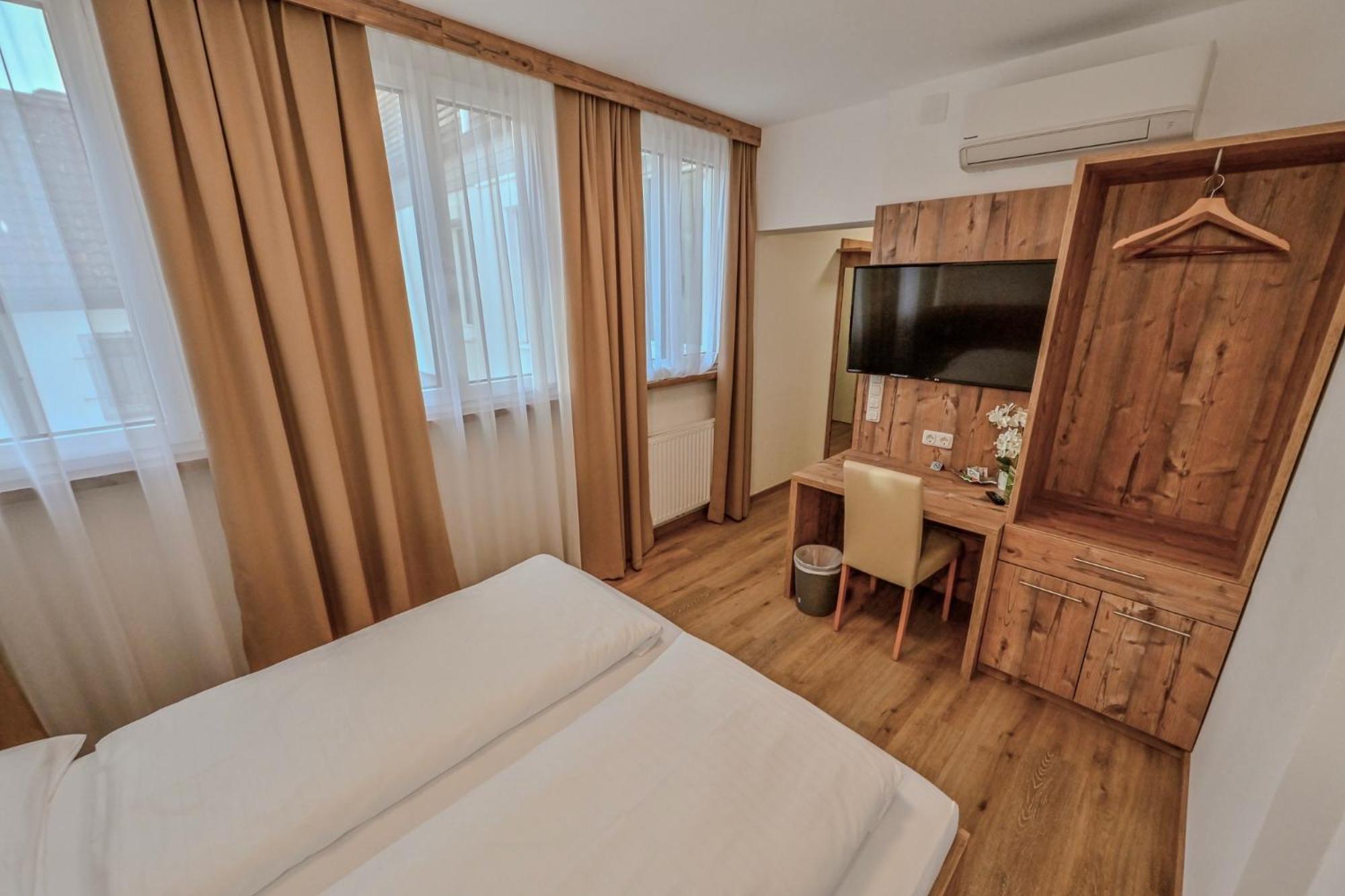 Deluxe Double Room photo 3