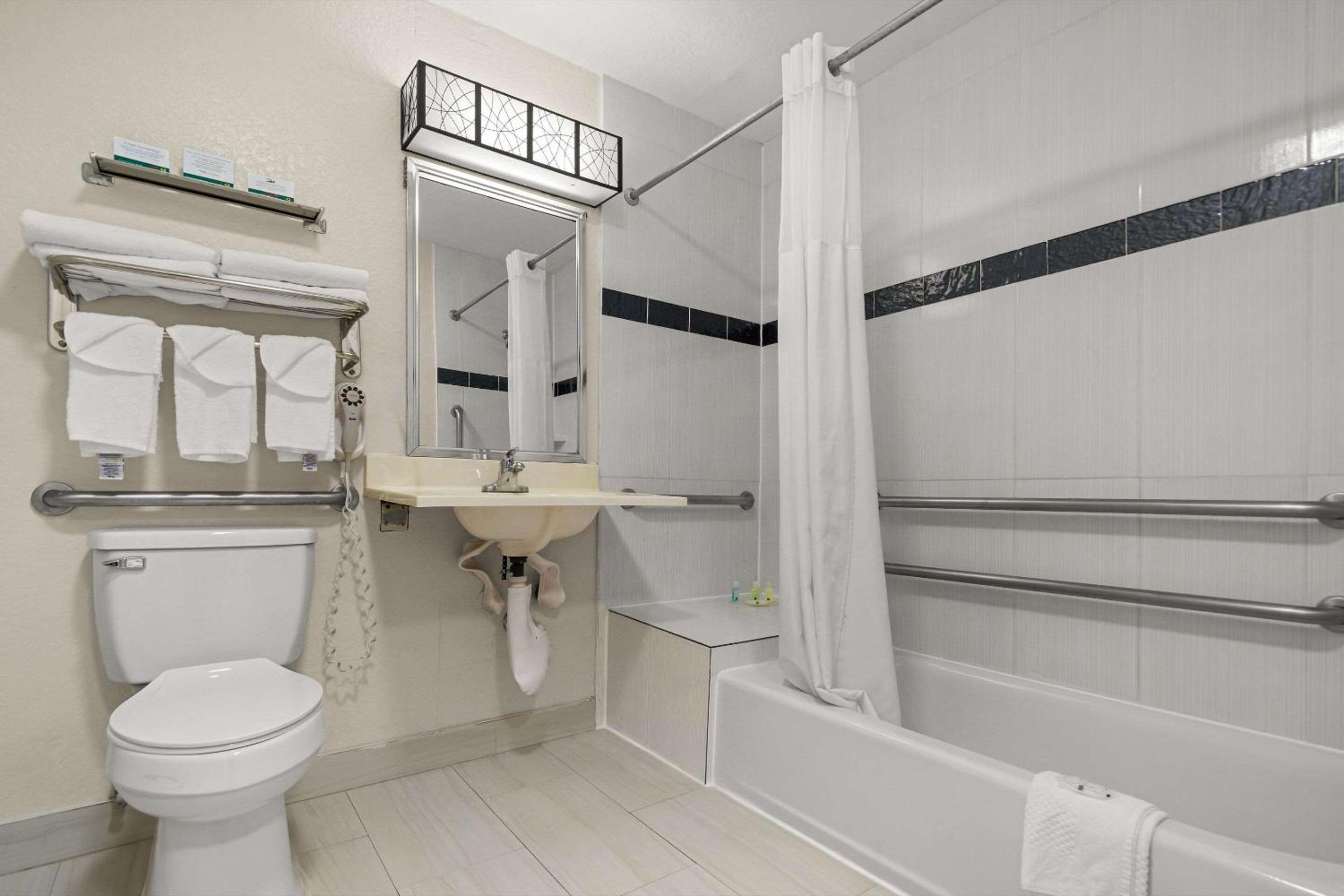 King Room - Accessible/Non-Smoking - Photo 2