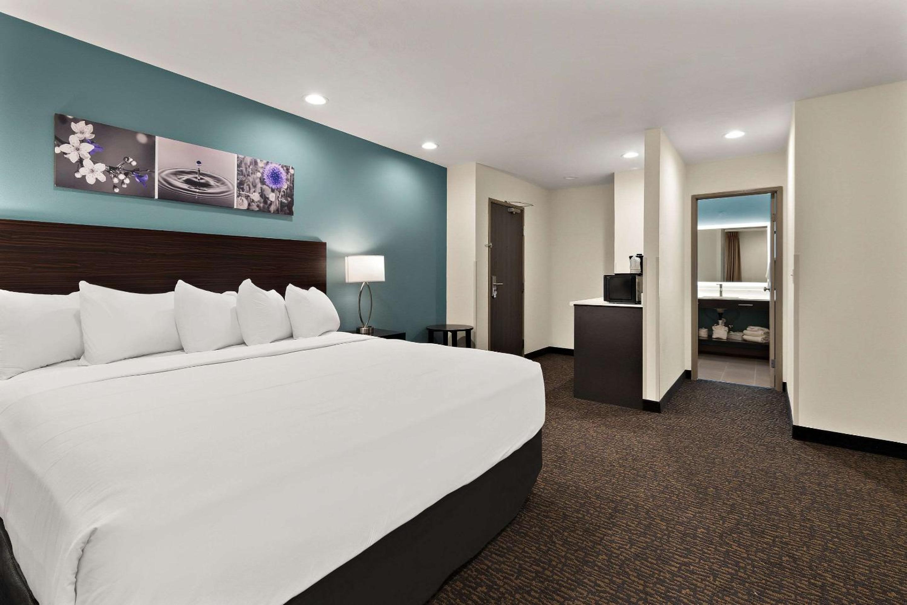 King Room - Non Smoking photo 2