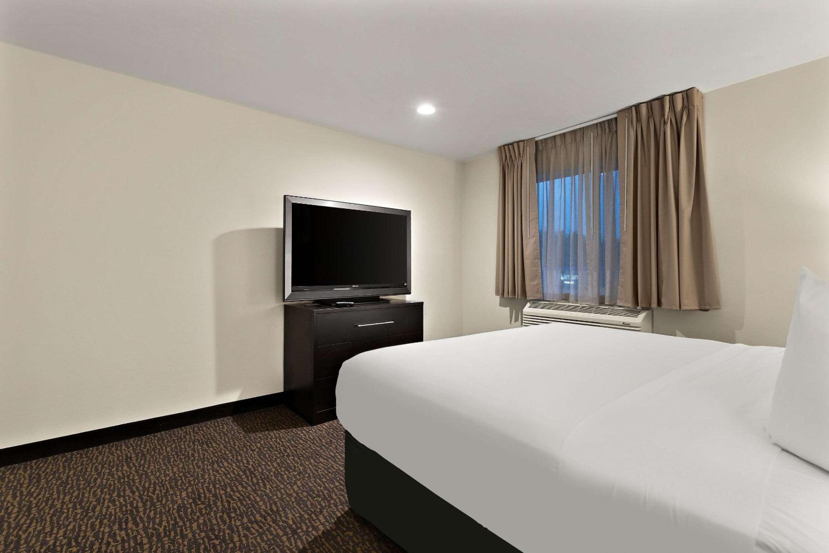King Room - Non Smoking photo 3