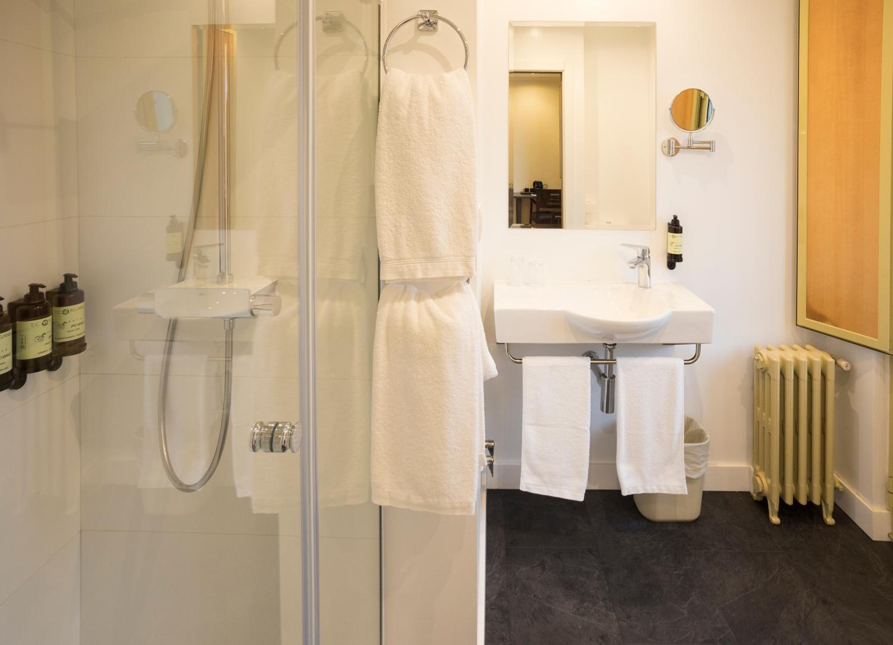 Twin Room - Photo 5