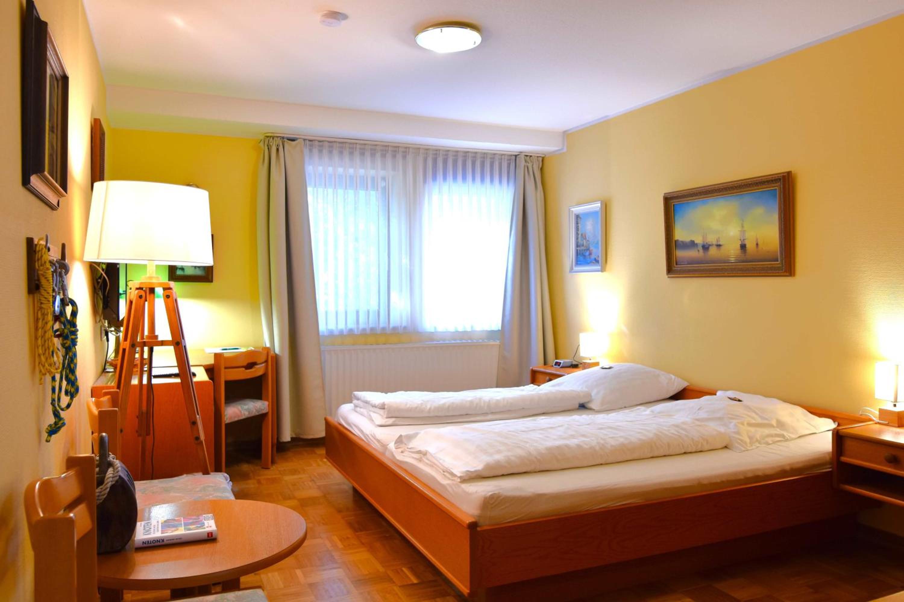 Large Single Room photo 2