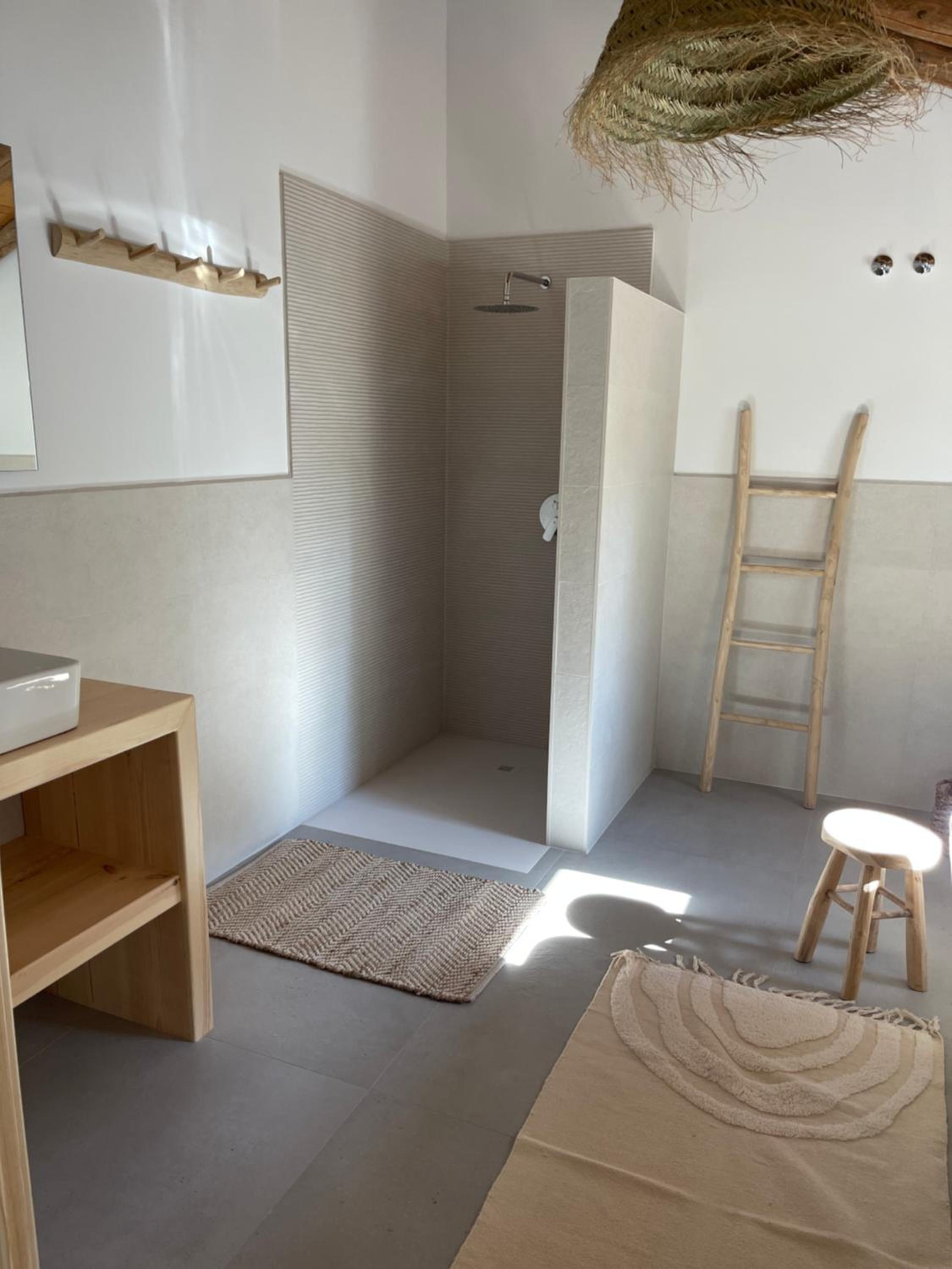 Deluxe Double Room With Bath photo 3