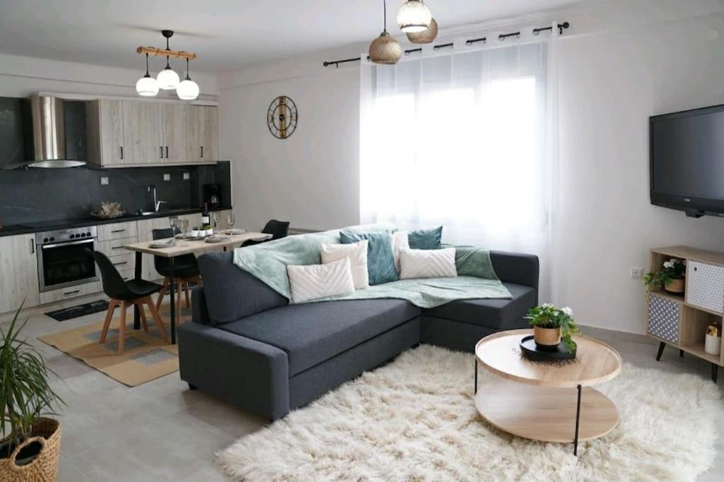One-Bedroom Apartment photo 1