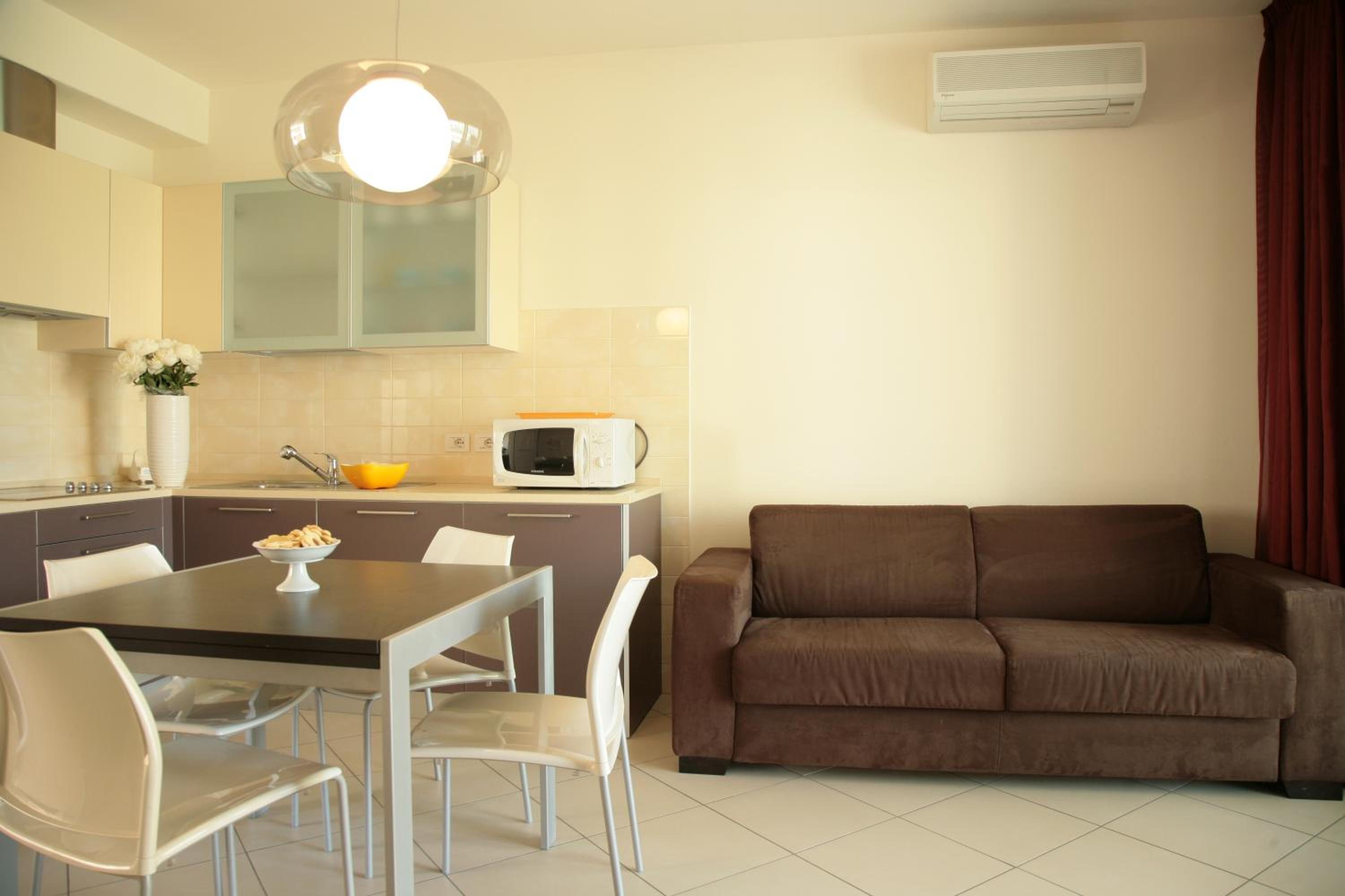 Apartment with Balcony photo 3