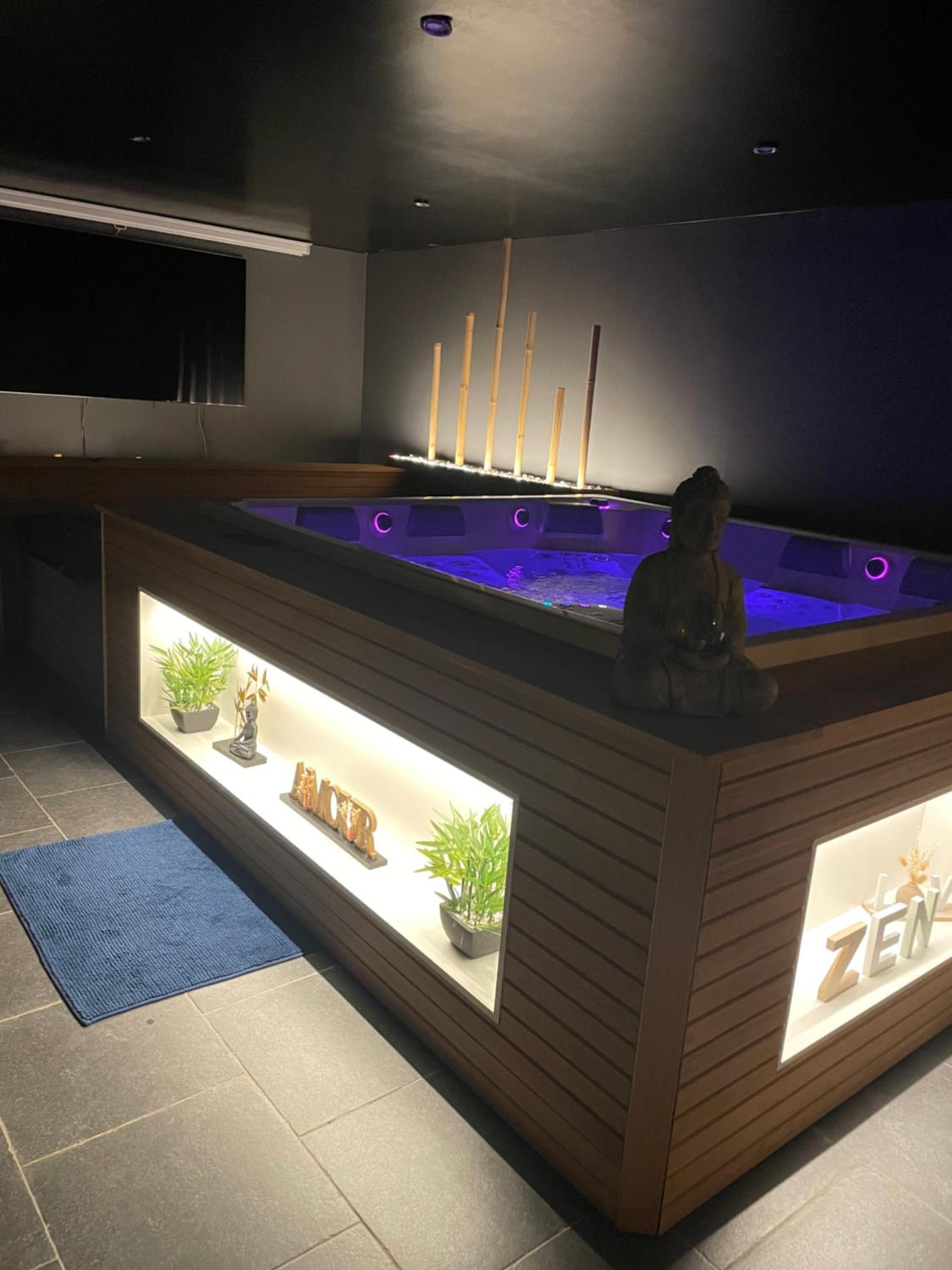 King Suite with Spa Bath photo 3