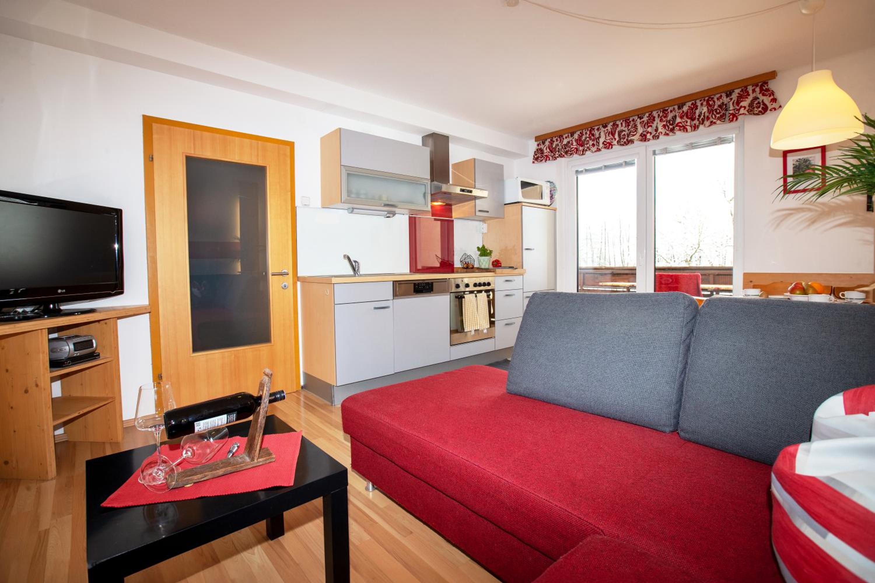 Two-Bedroom Apartment with Balcony photo 2