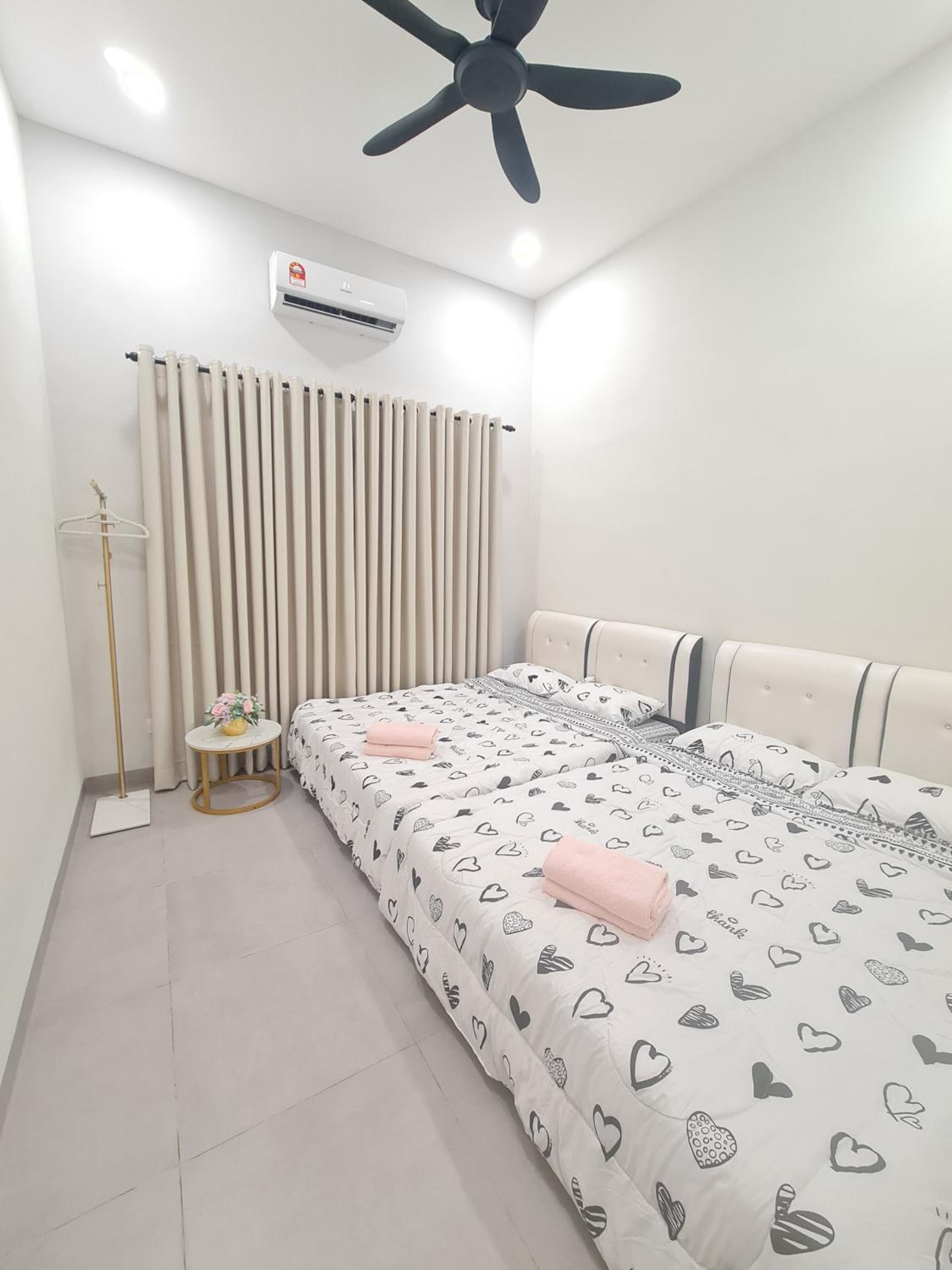 Three-Bedroom House photo 2