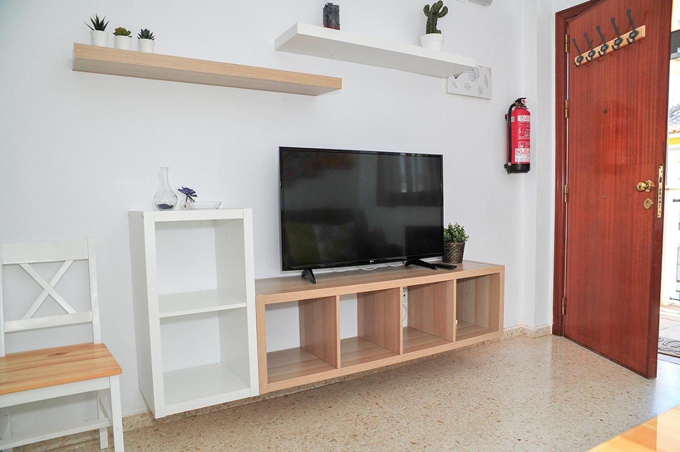 One-Bedroom Apartment - Photo 2