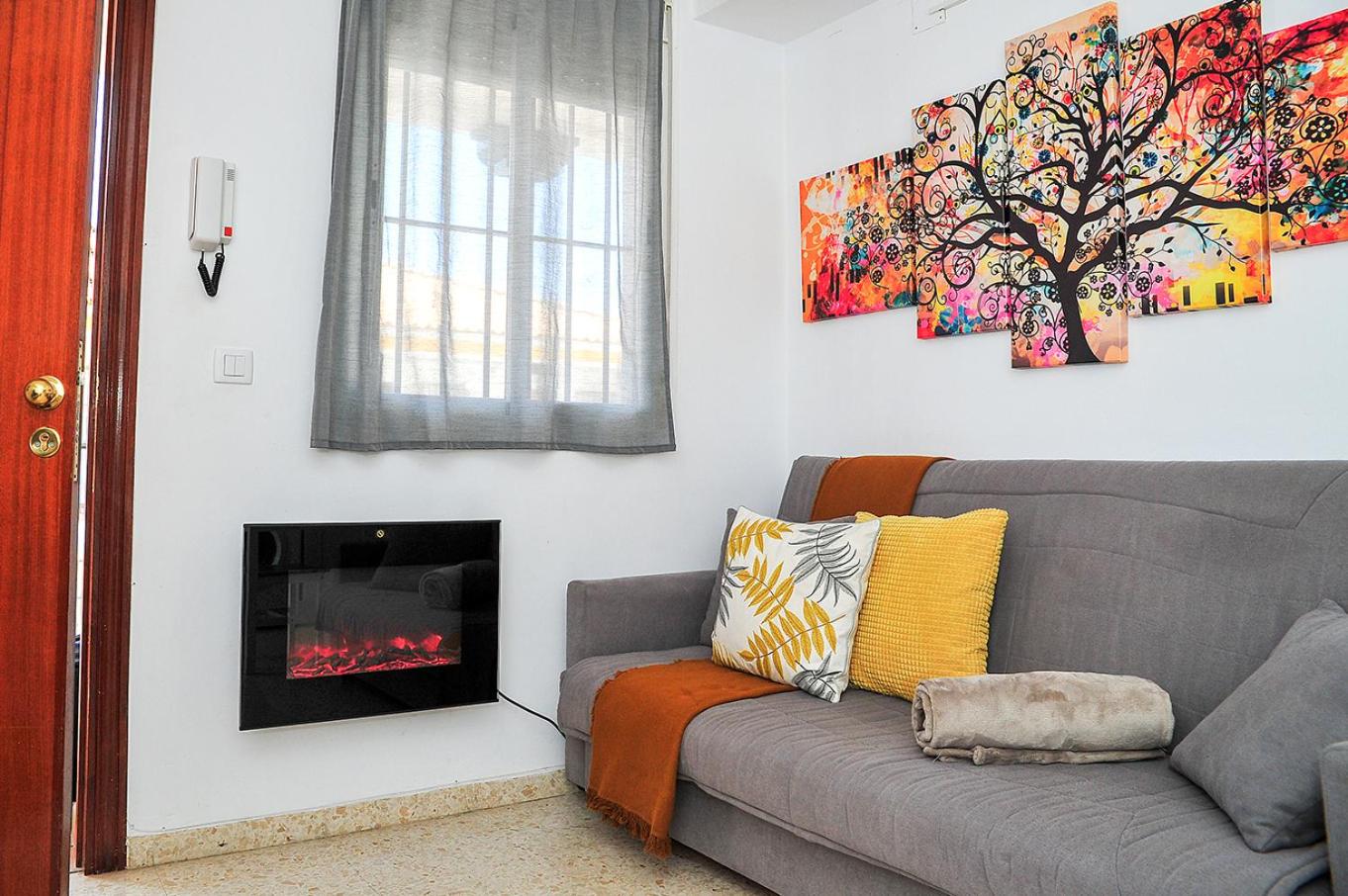 One-Bedroom Apartment - Photo 3