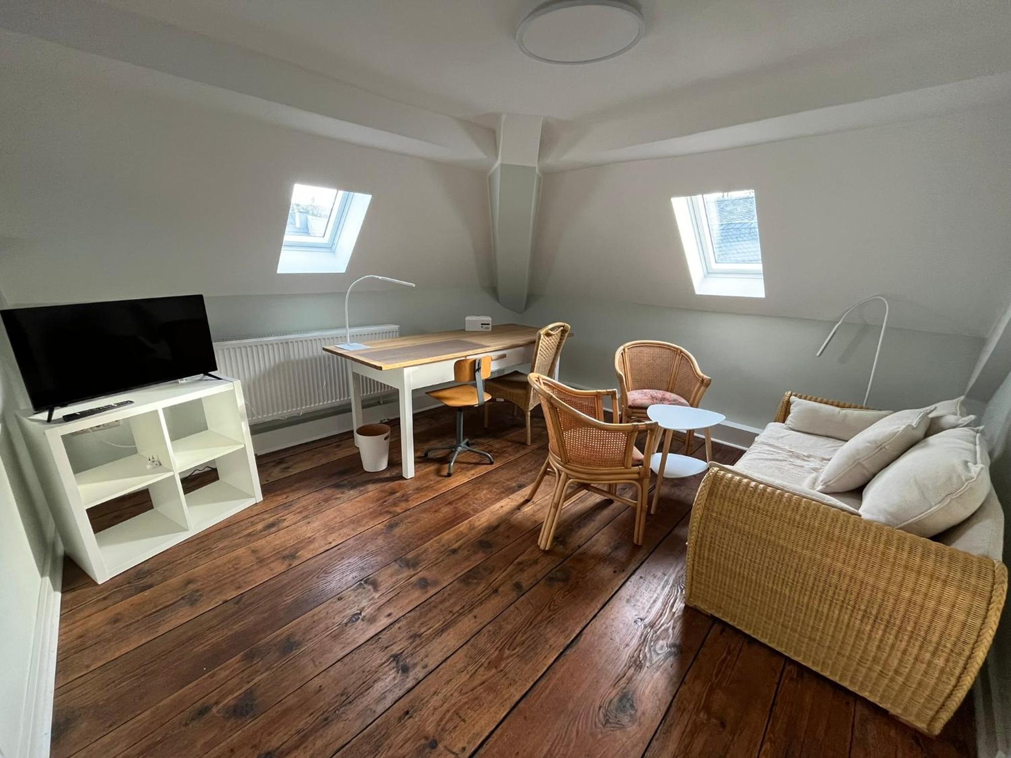 One-Bedroom Apartment photo 1