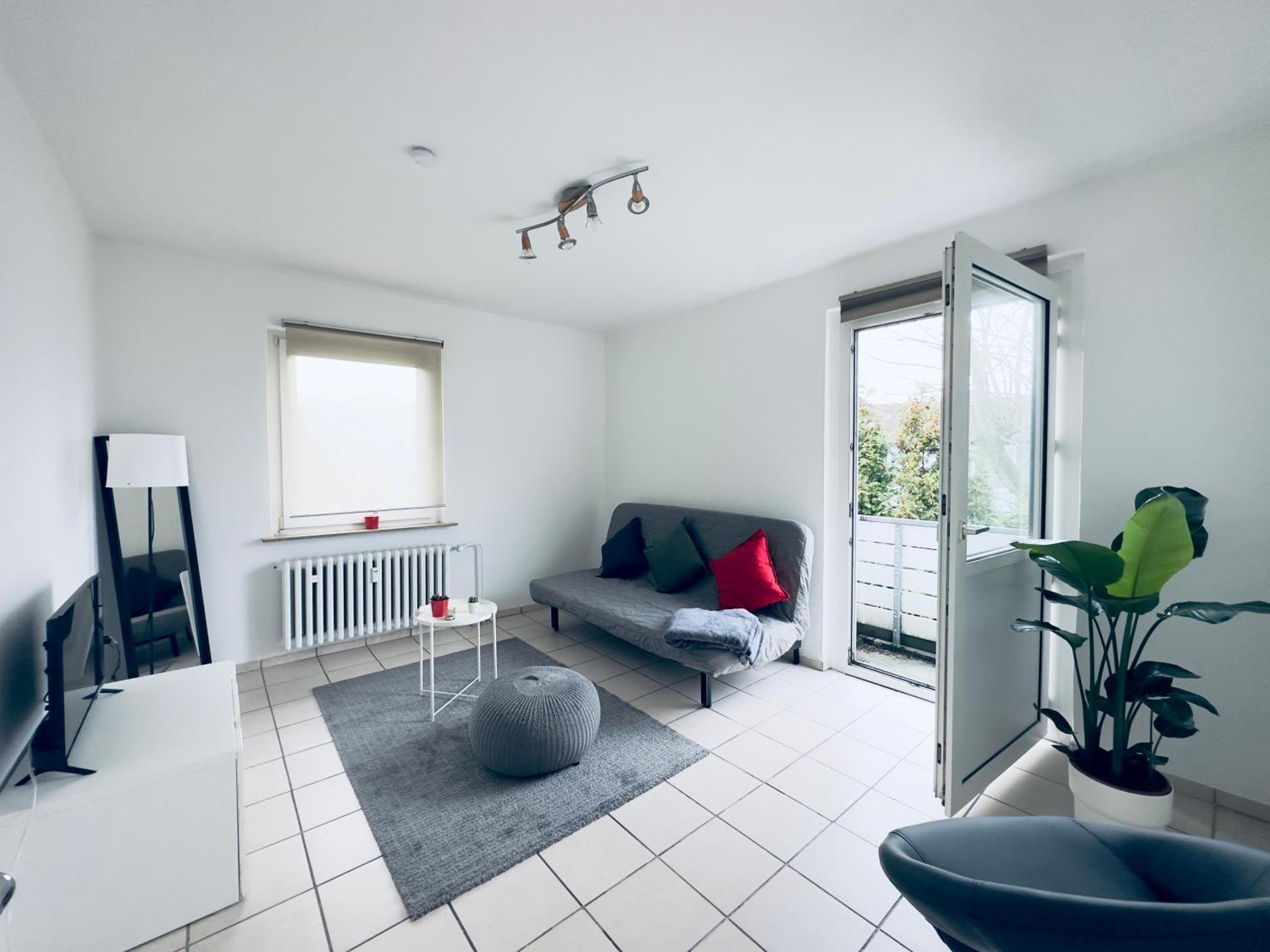 One-Bedroom Apartment photo 1