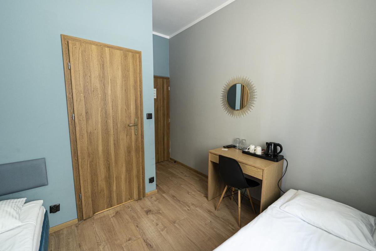 Twin Room with Private Bathroom photo 1