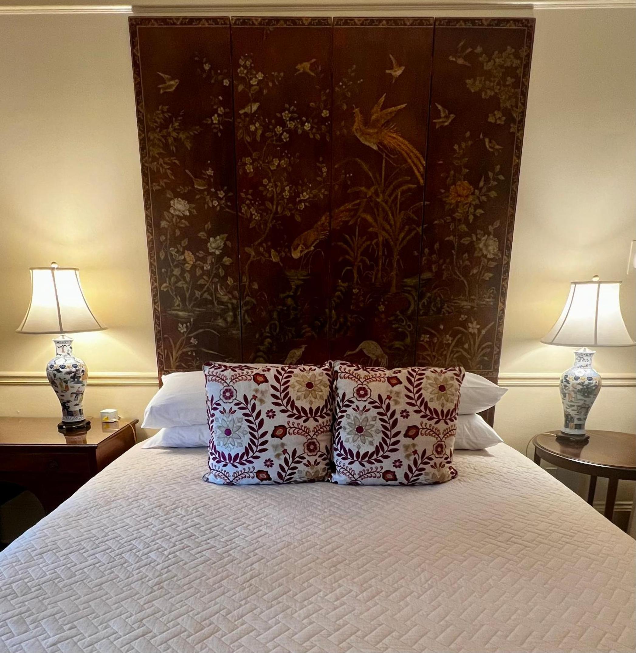 Queen Room - Captain's Room