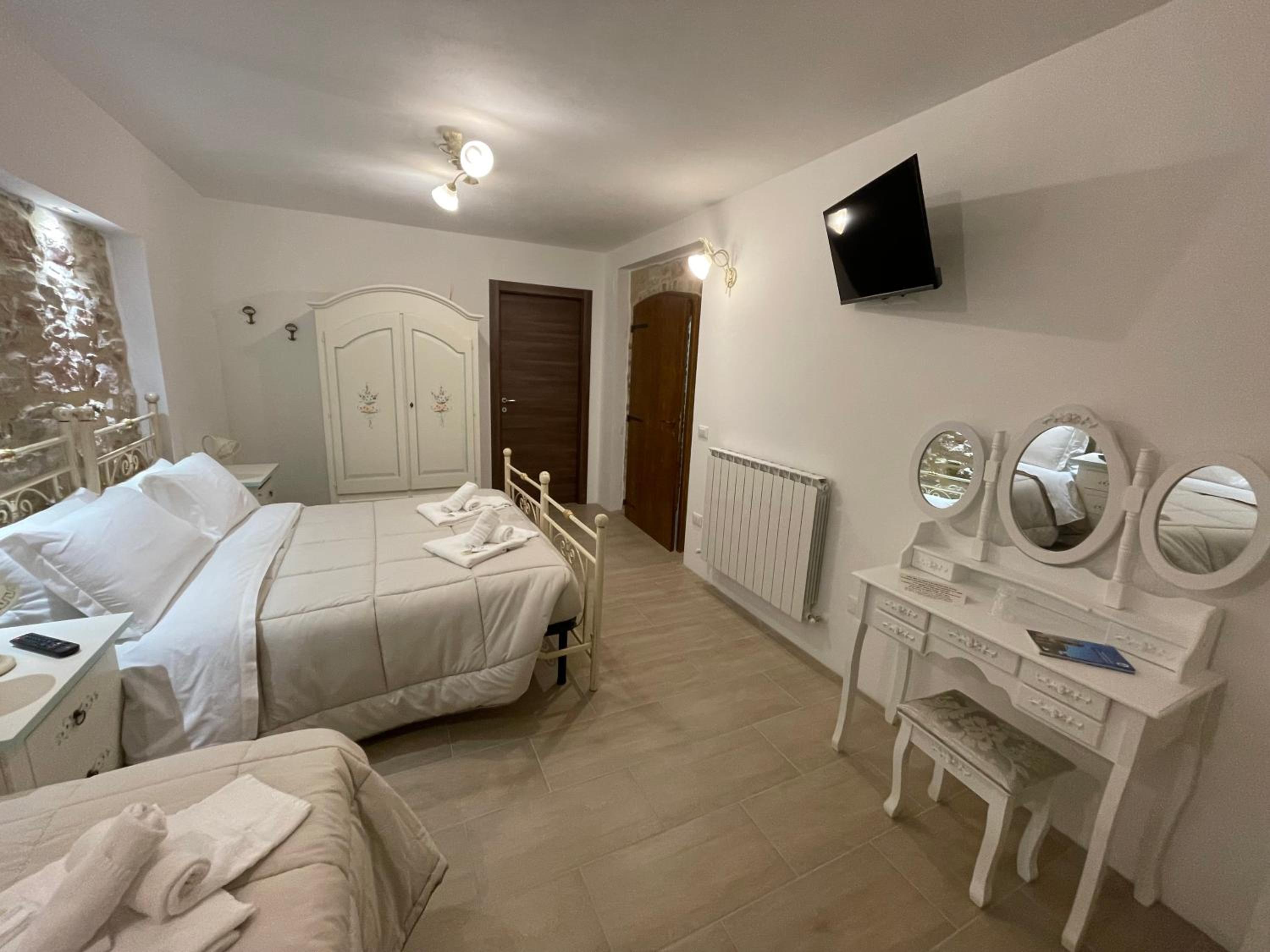 Triple Room with Private Bathroom photo 1