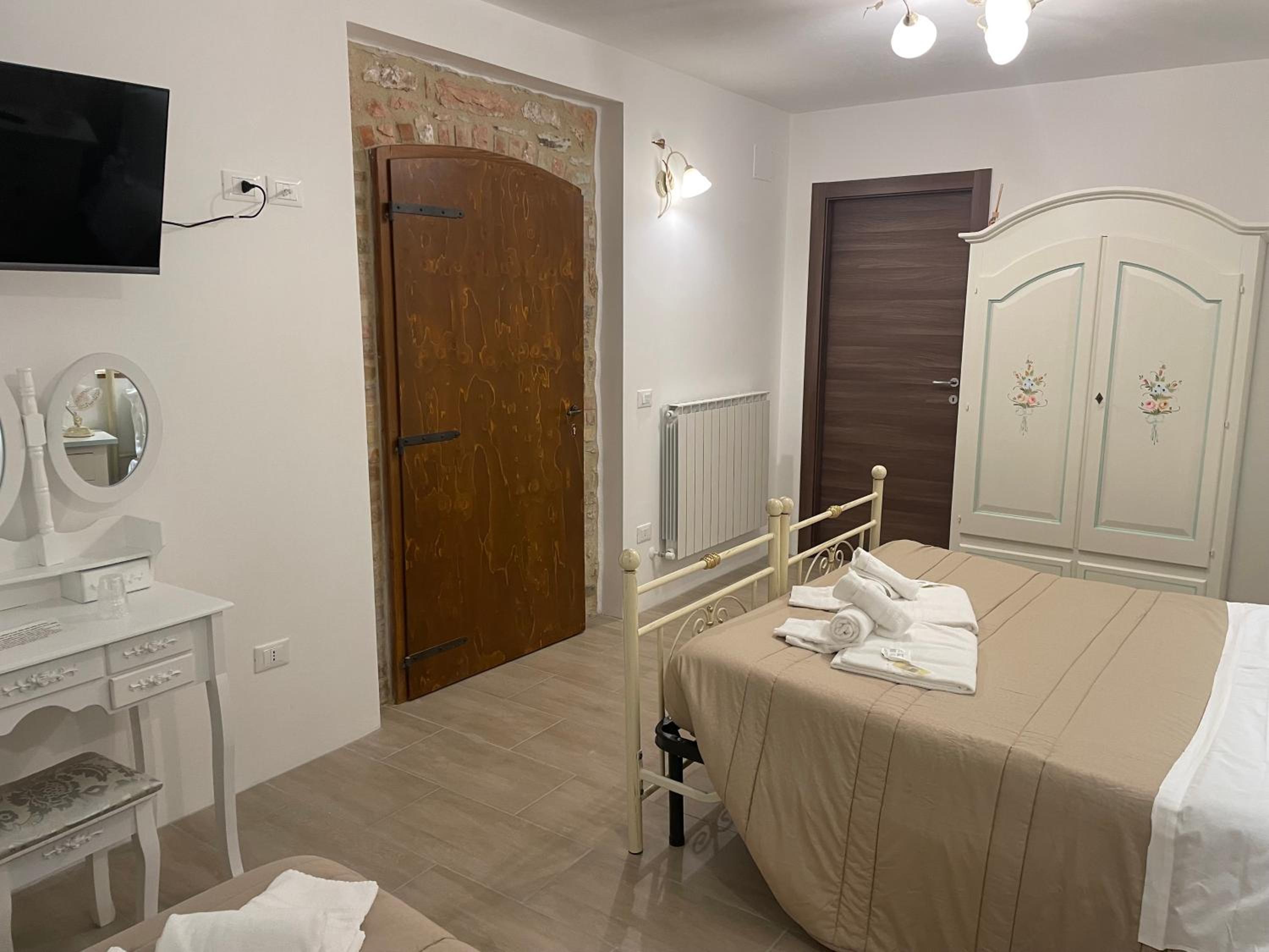 Triple Room with Private Bathroom photo 3