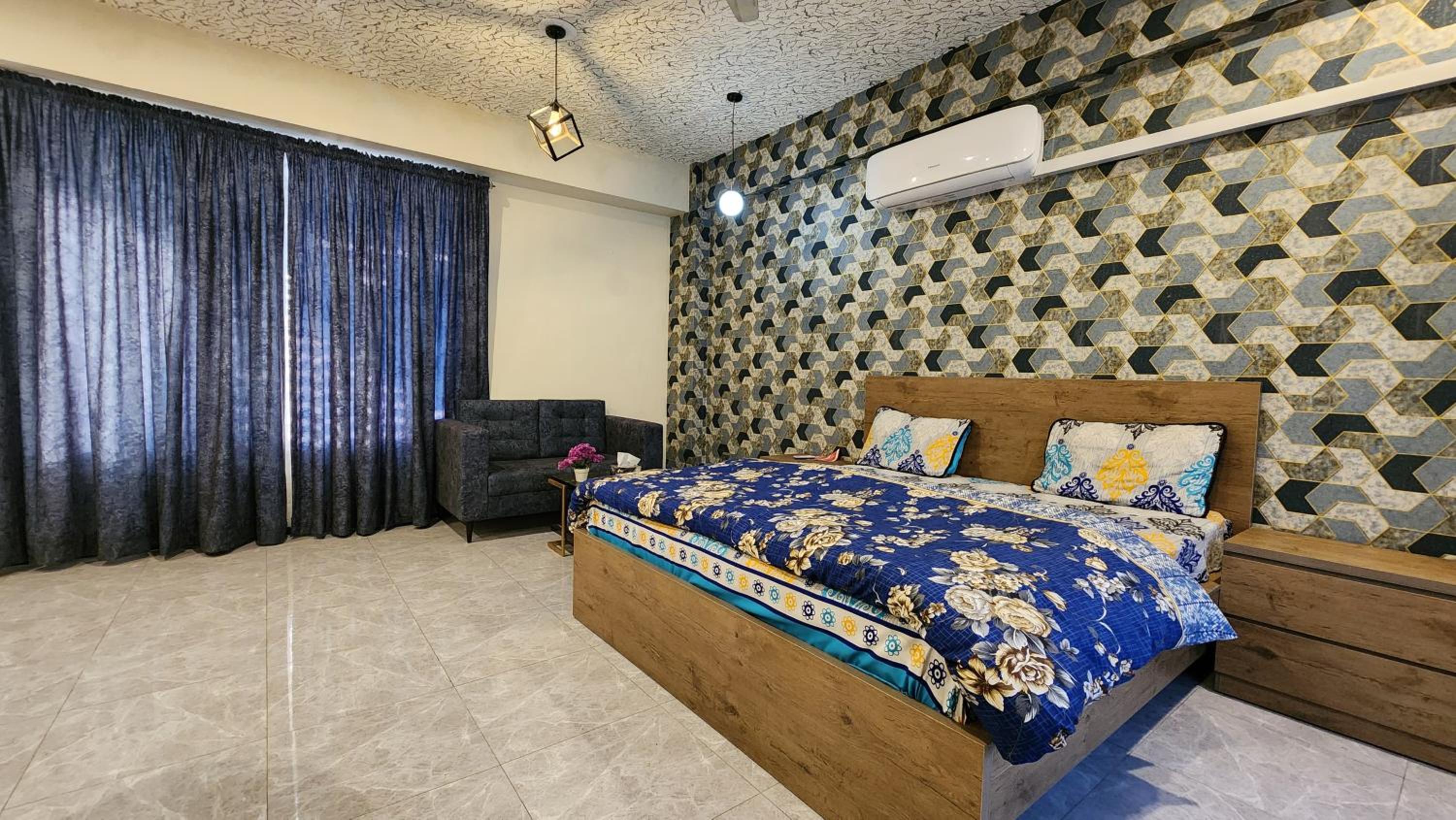 Deluxe King Suite photo 3