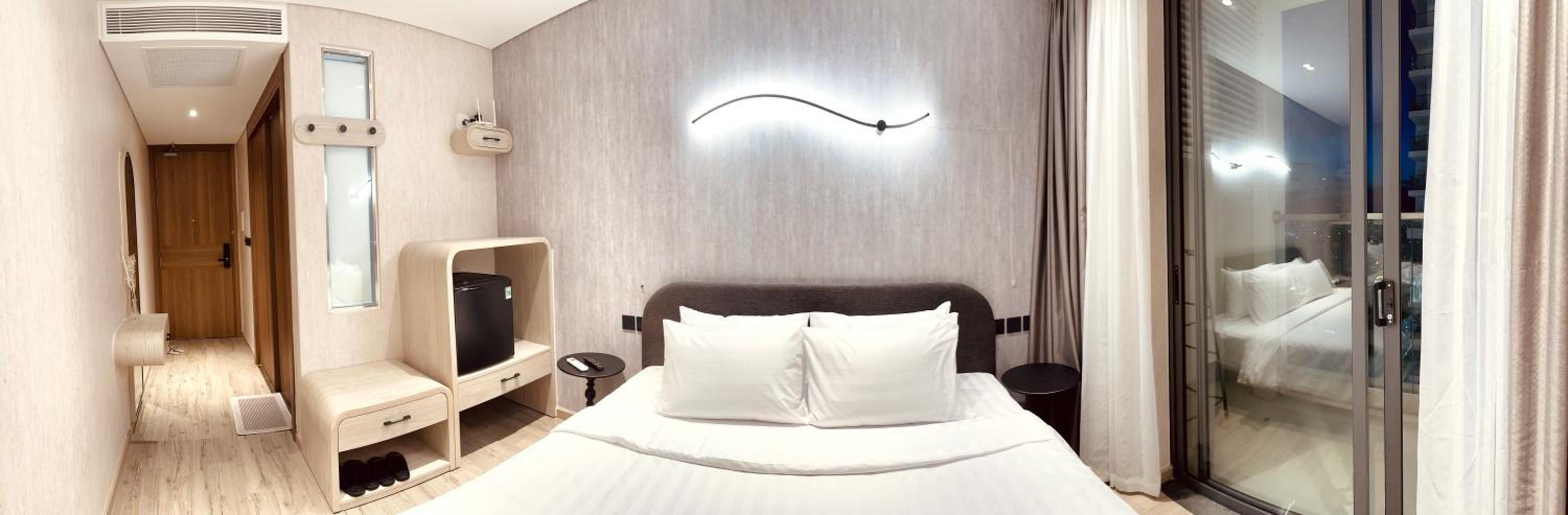 Standard King Room photo 2