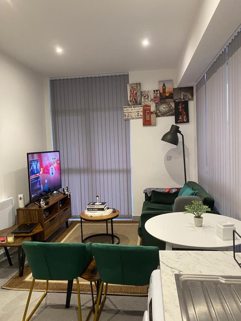 One-Bedroom Apartment photo 2