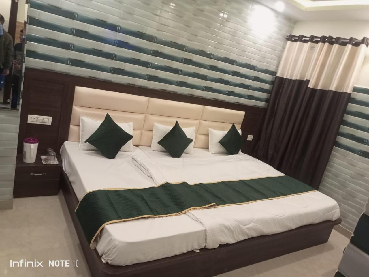 Triple Room with Private Bathroom photo 2