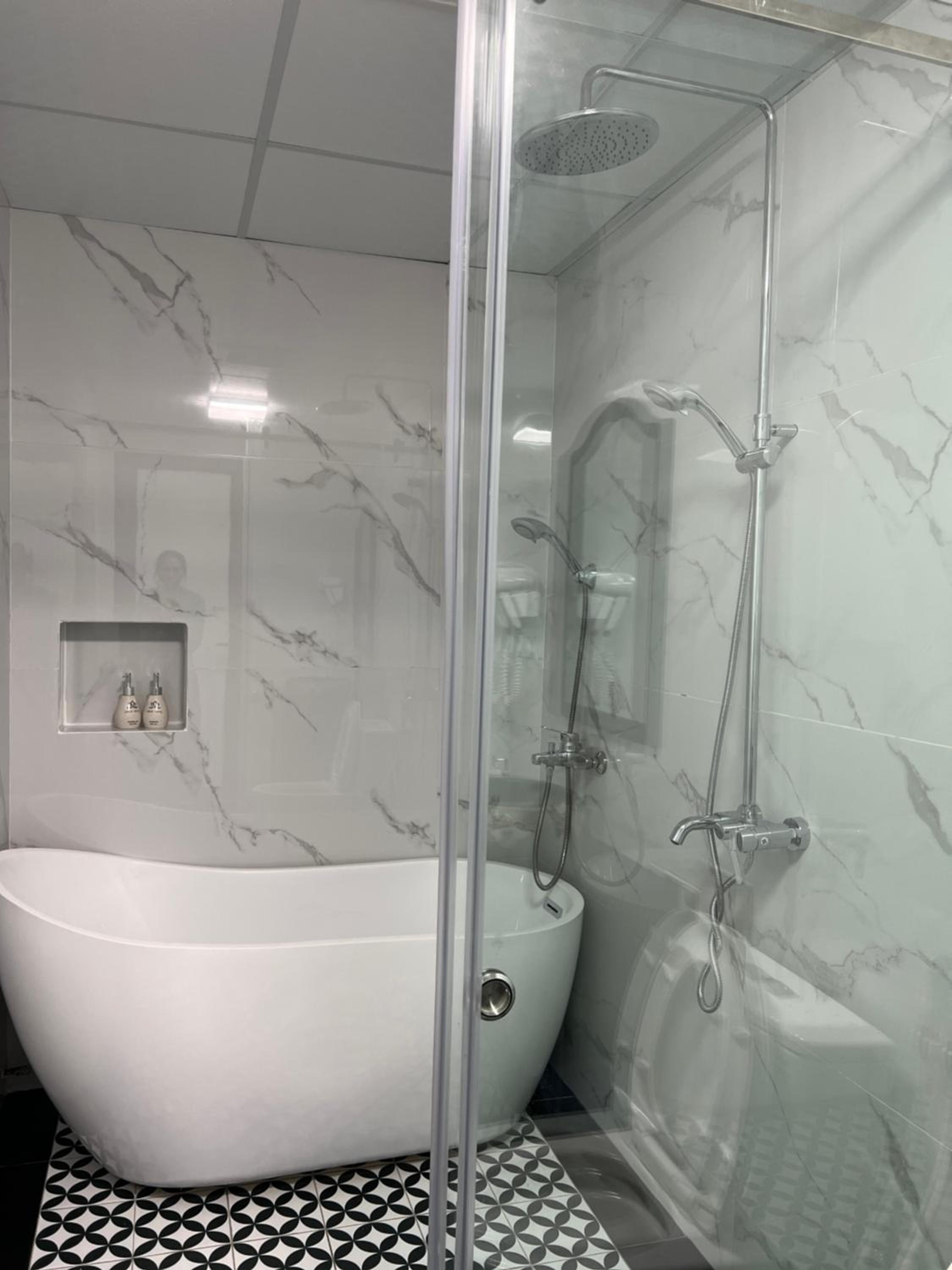 Deluxe King Suite - Photo 4