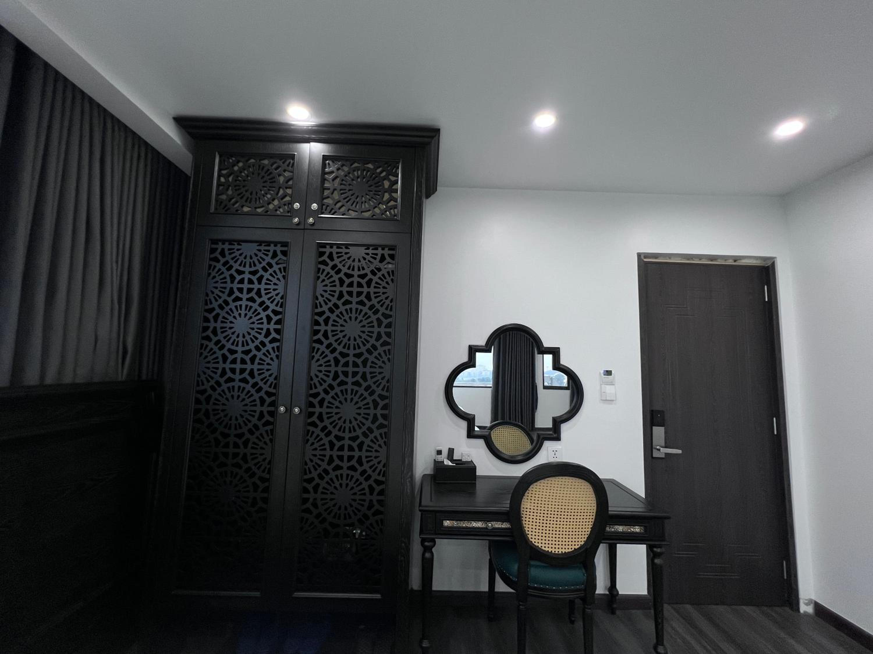 Deluxe King Suite - Photo 5