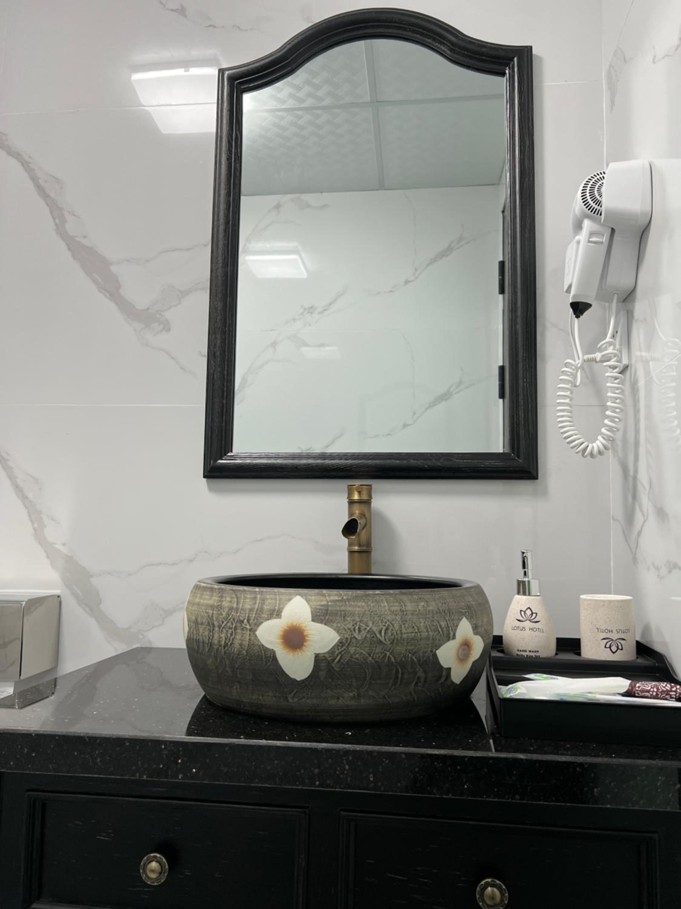 Suite with Lake View - Photo 2
