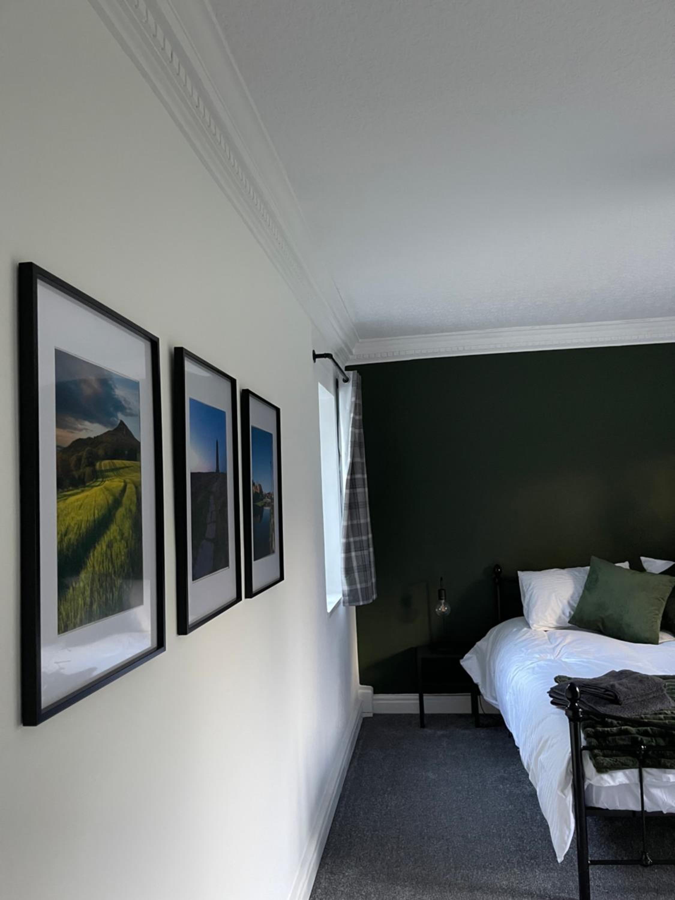Six-Bedroom House photo 1