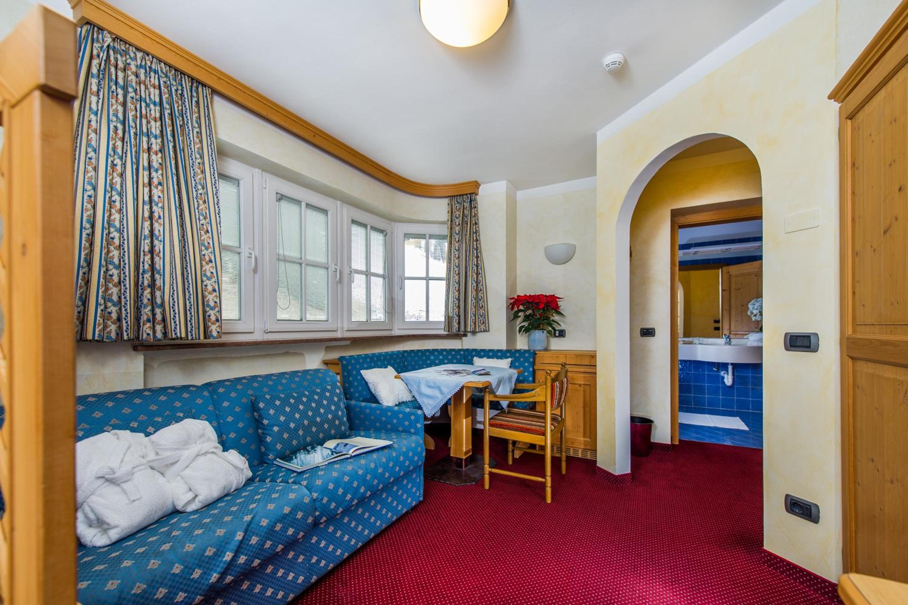 Superior Twin/Double Room with Balcony - Photo 5
