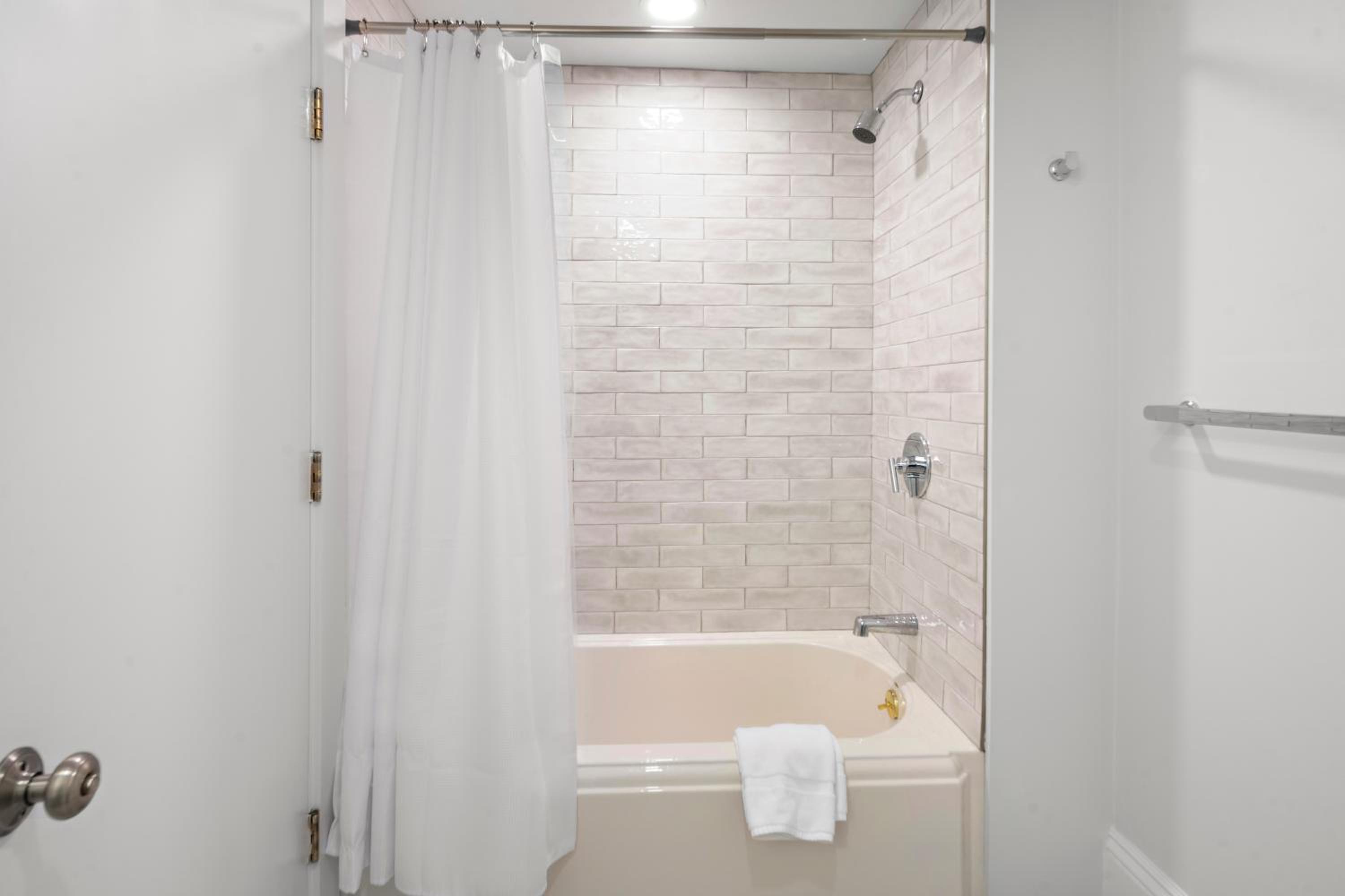 Deluxe King Suite photo 2