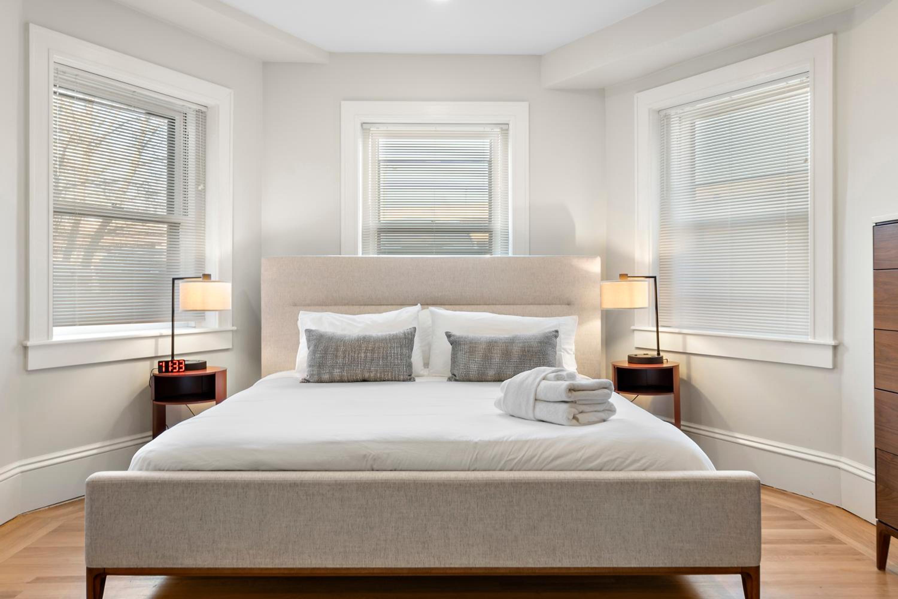 Deluxe King Suite photo 1