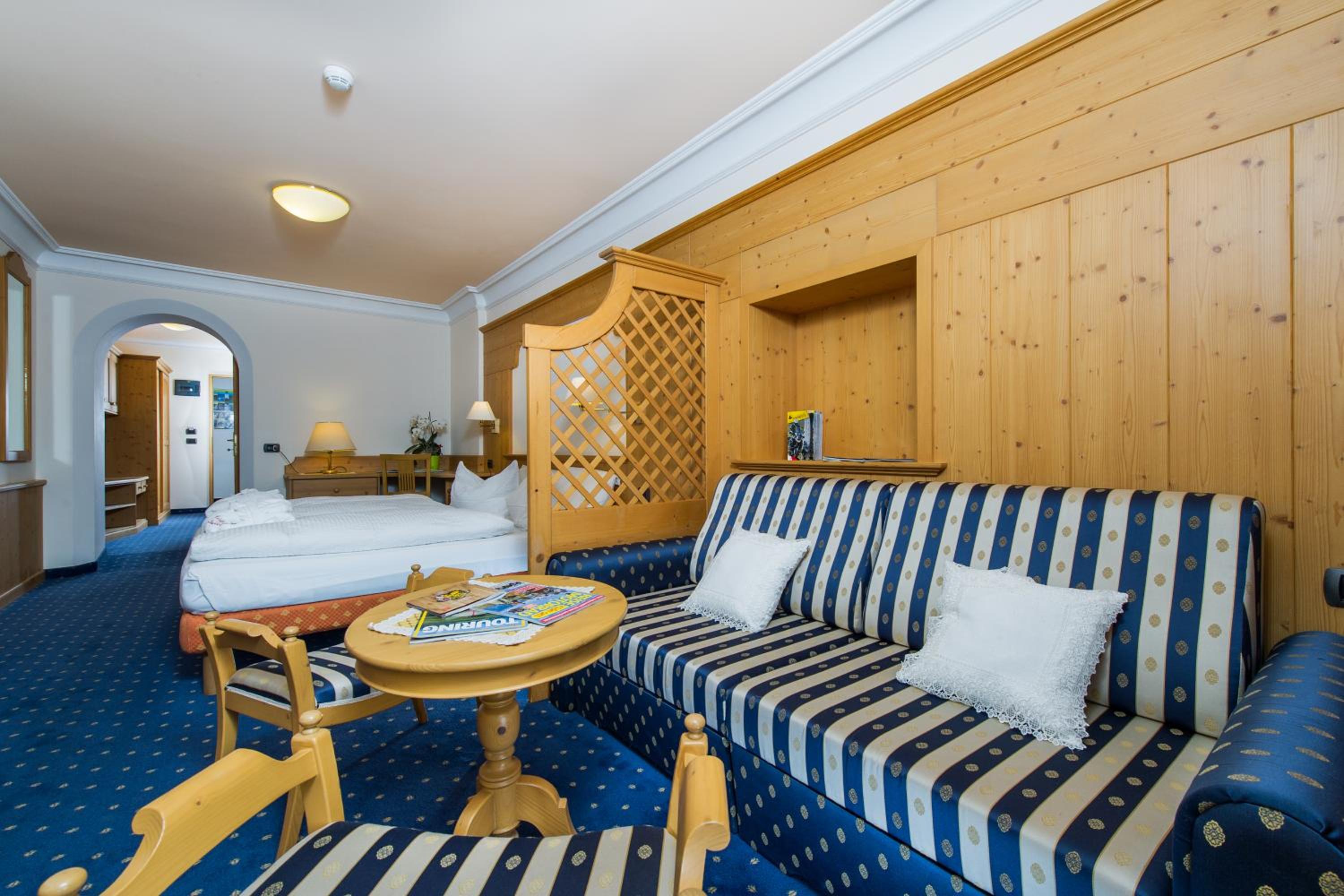 Superior Twin/Double Room with Balcony - Photo 4
