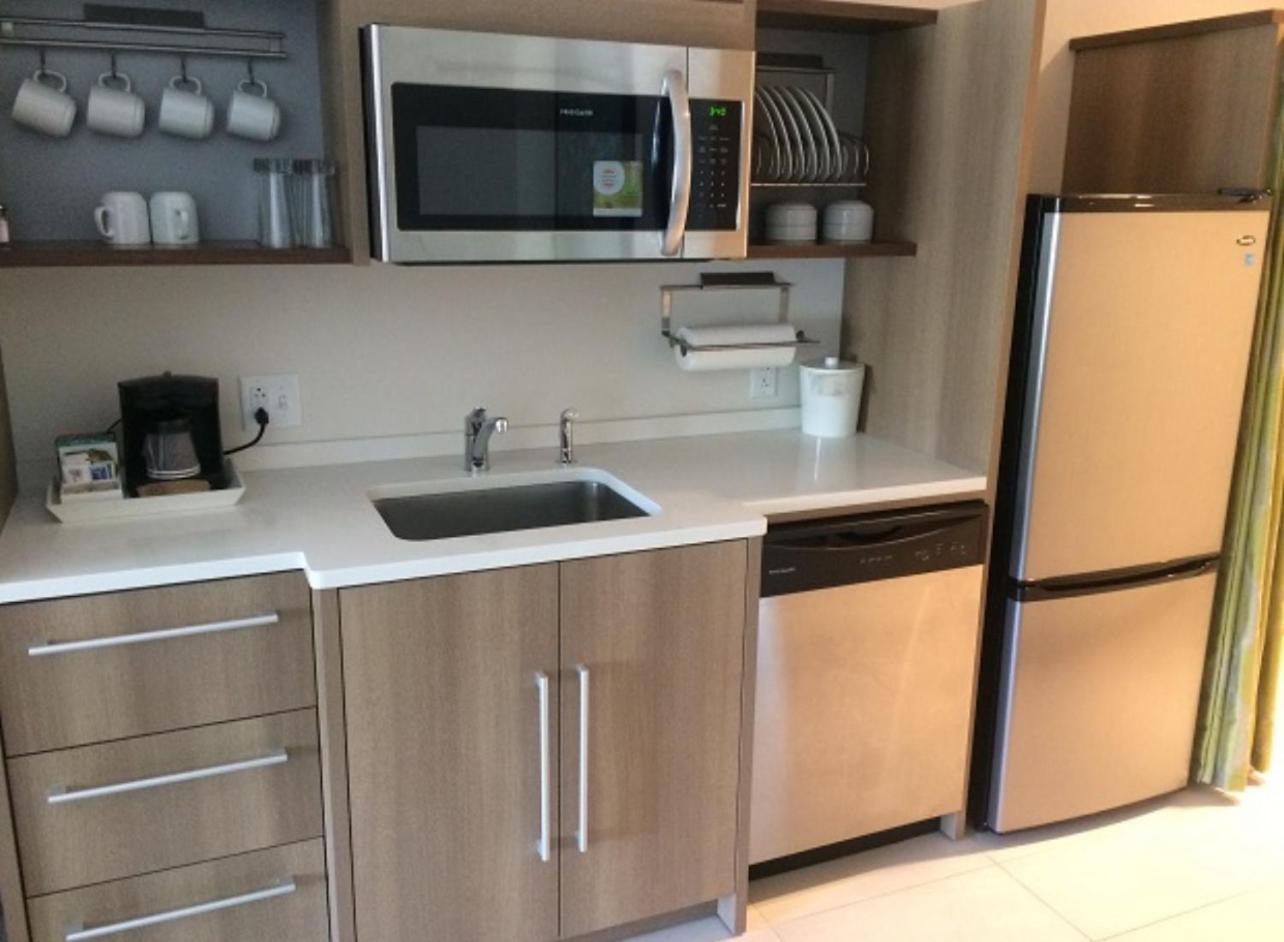 Deluxe King Suite - Photo 11