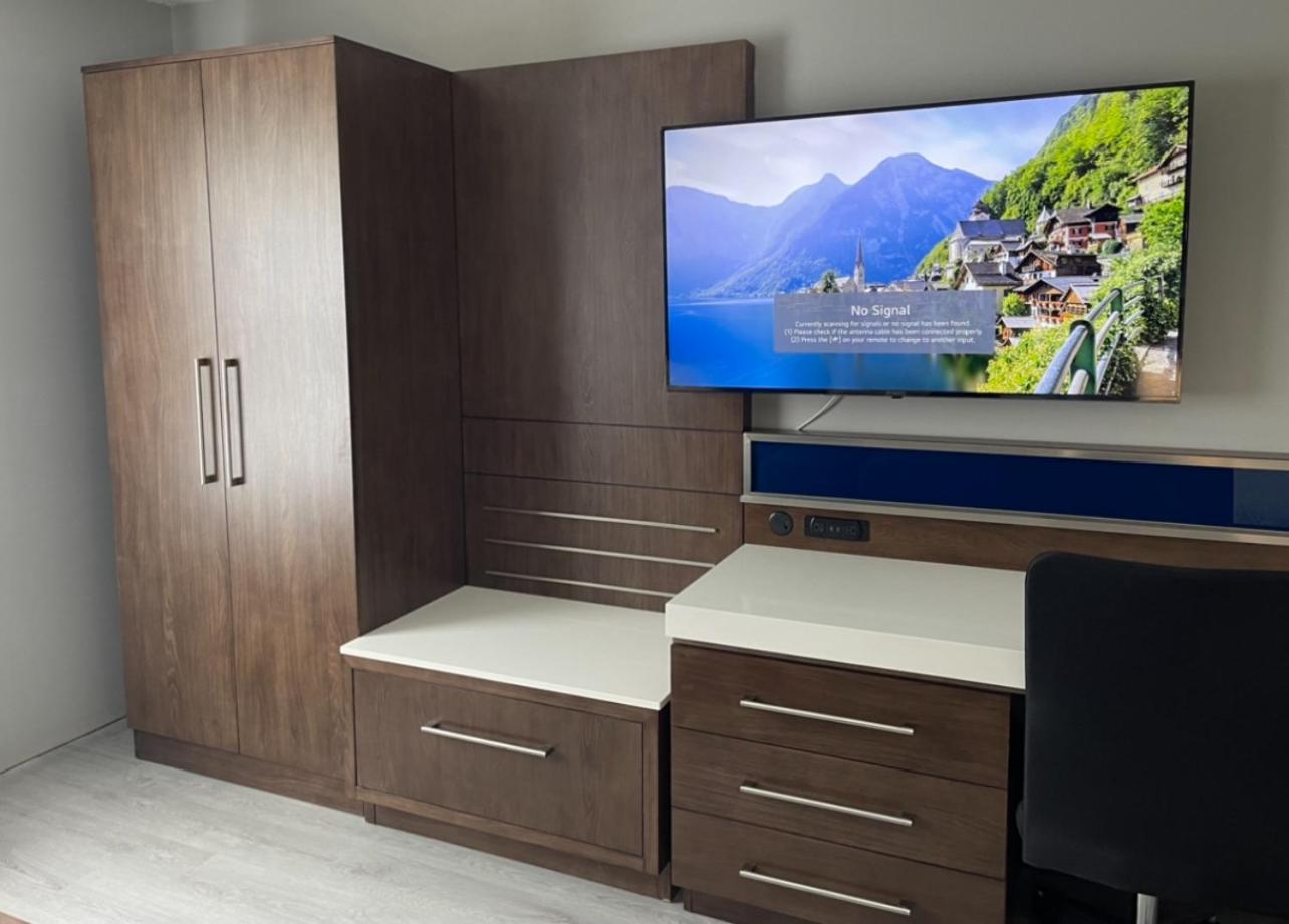 Deluxe King Suite - Photo 17