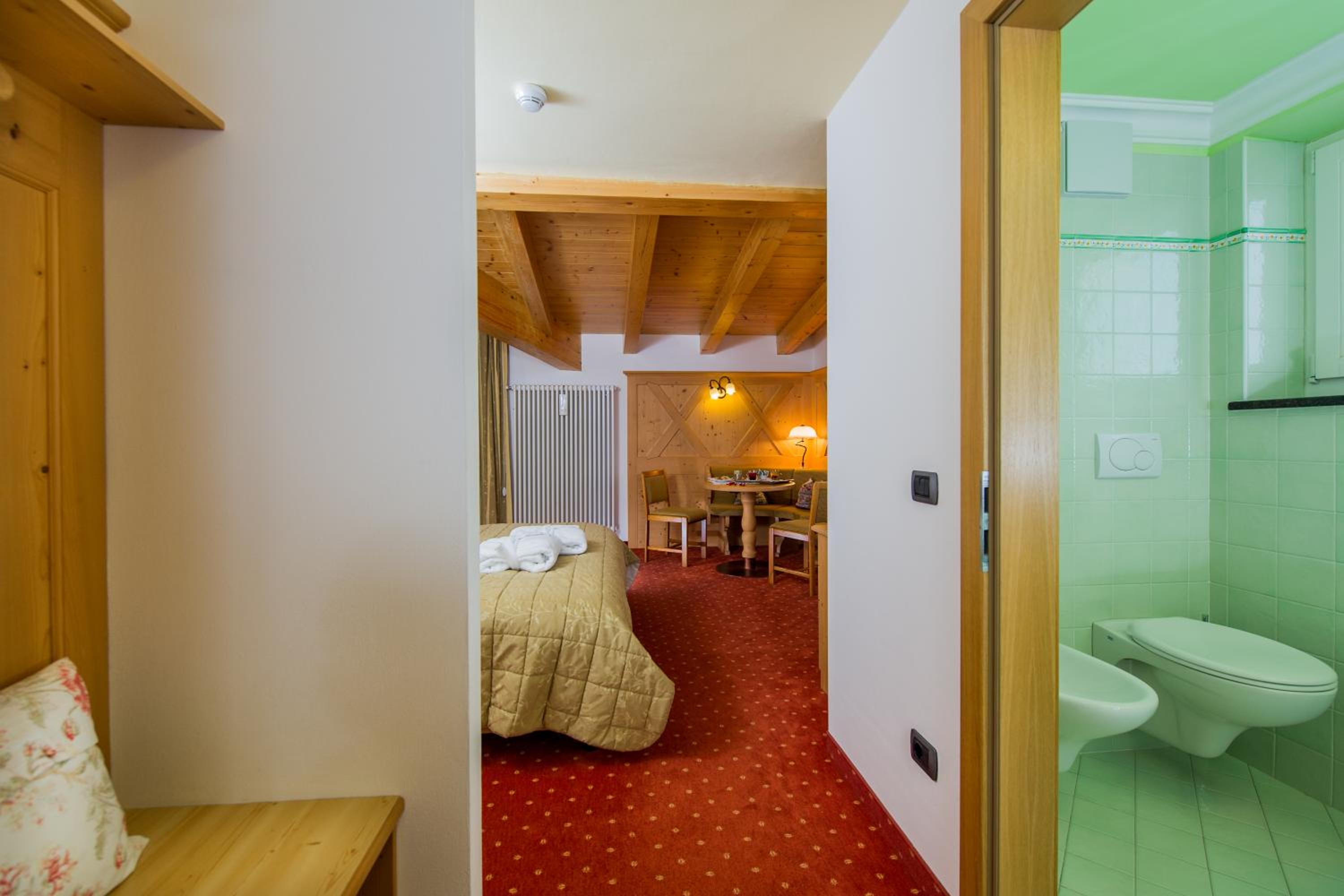 Superior Twin/Double Room with Balcony - Photo 2