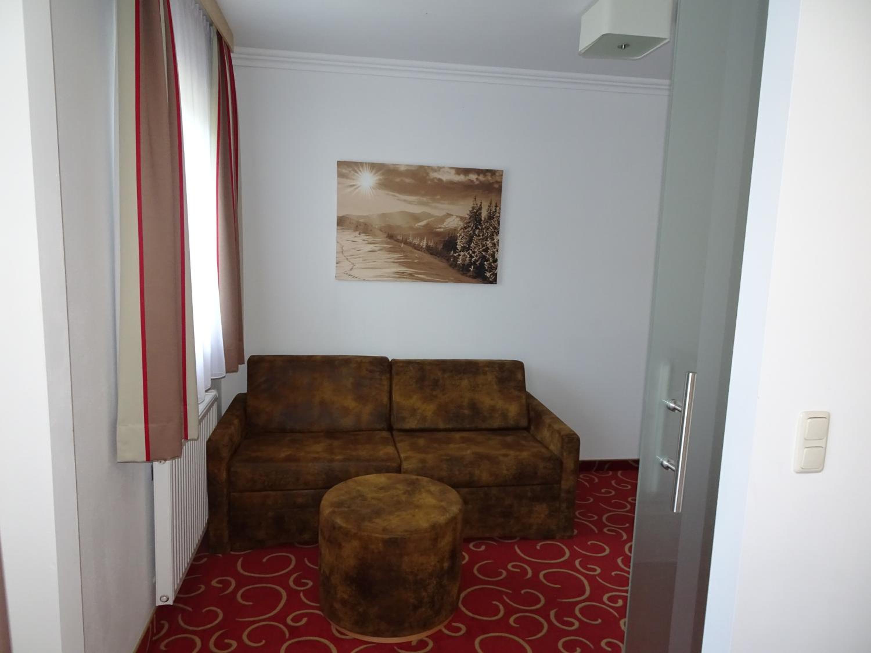 Suite - Photo 1
