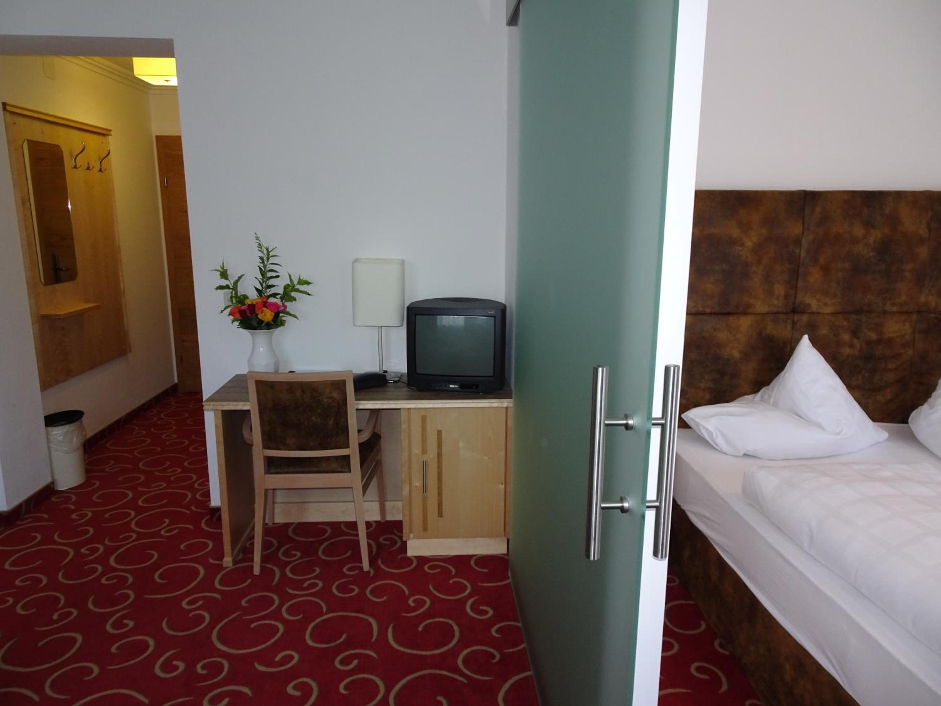 Suite - Photo 5