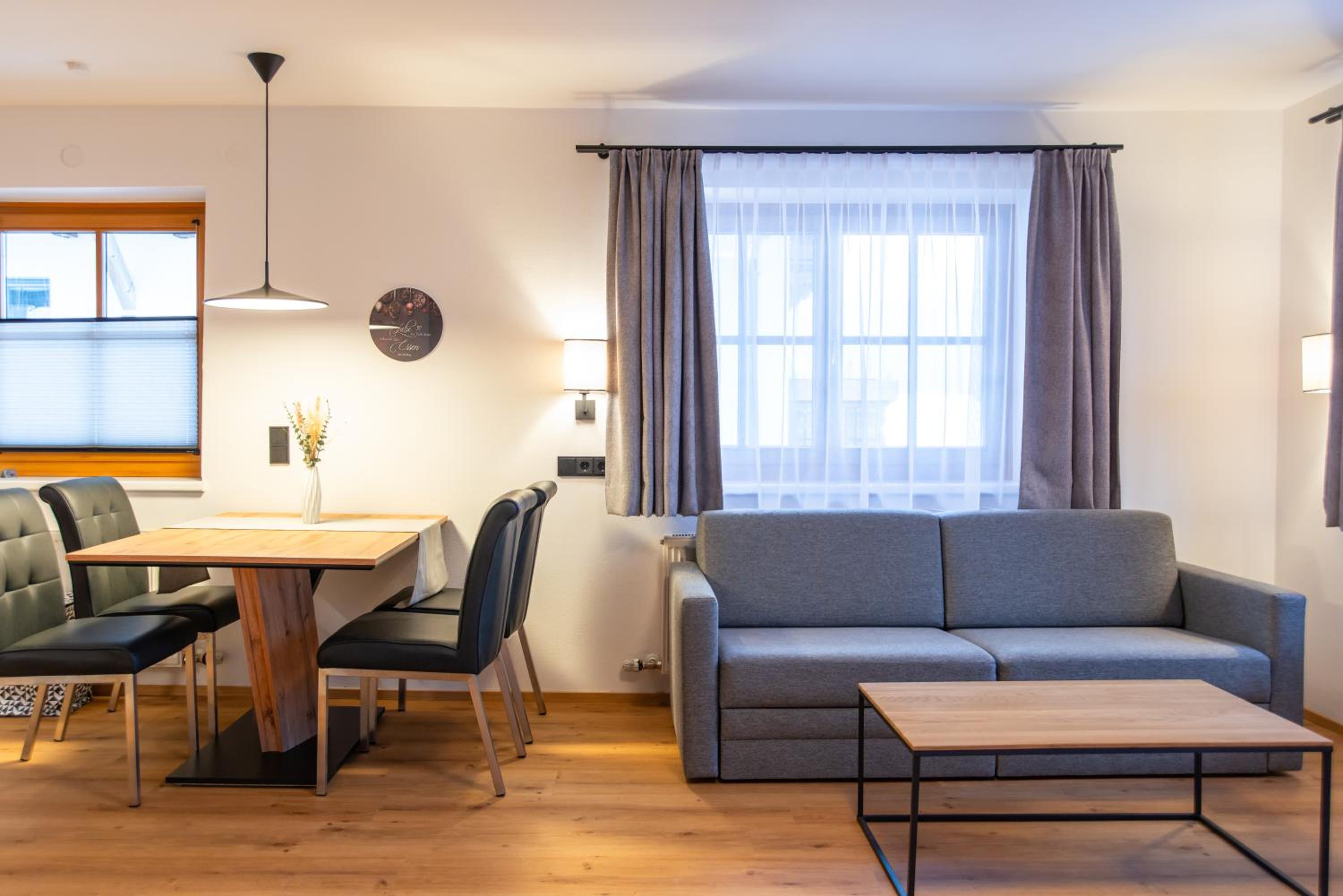 Apartment with Mountain View