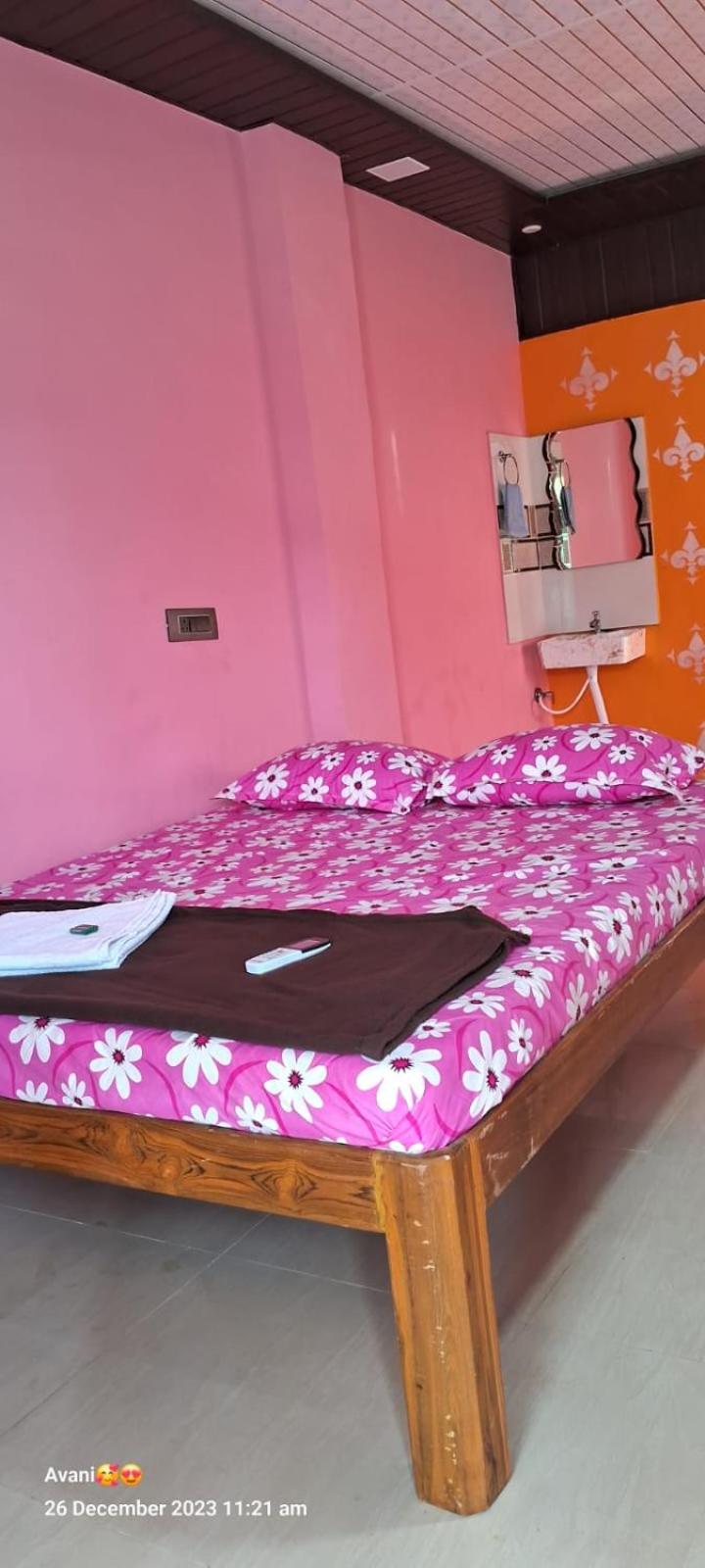 Deluxe Double Room (2 Adults + 1 Child) photo 1