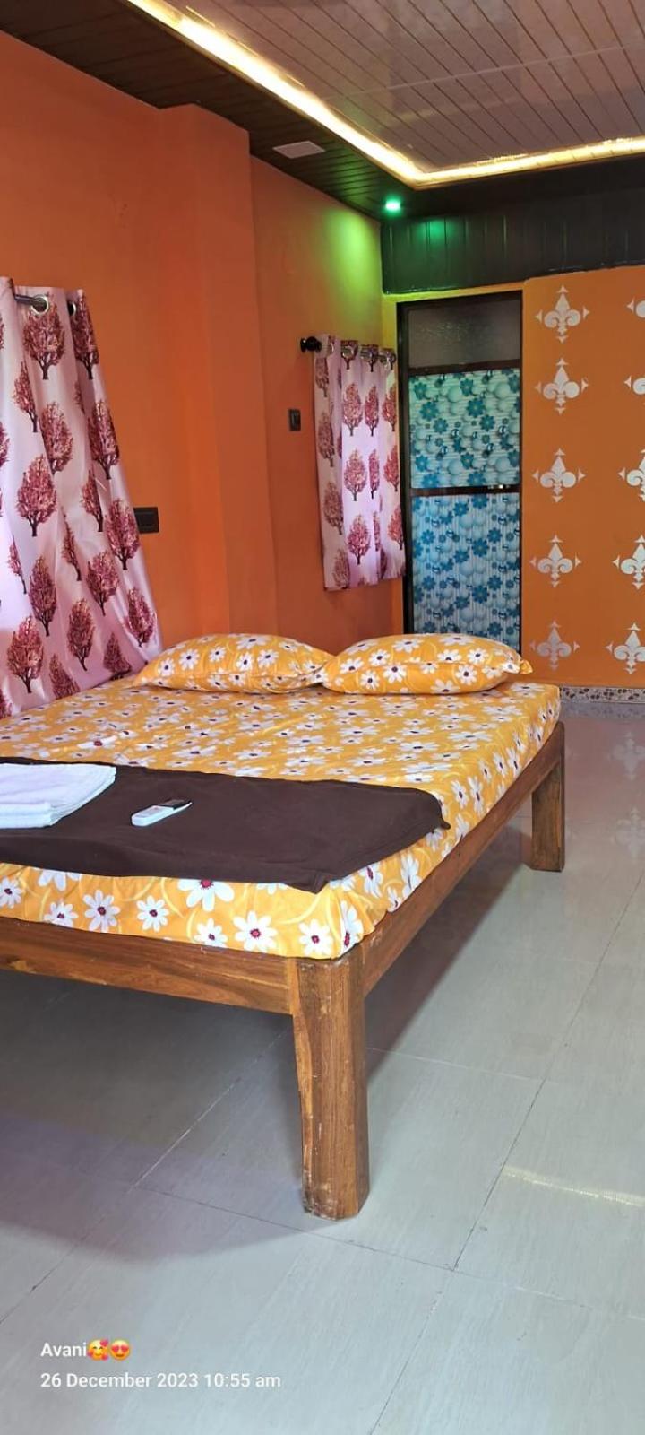 Deluxe Double Room (2 Adults + 1 Child) photo 2