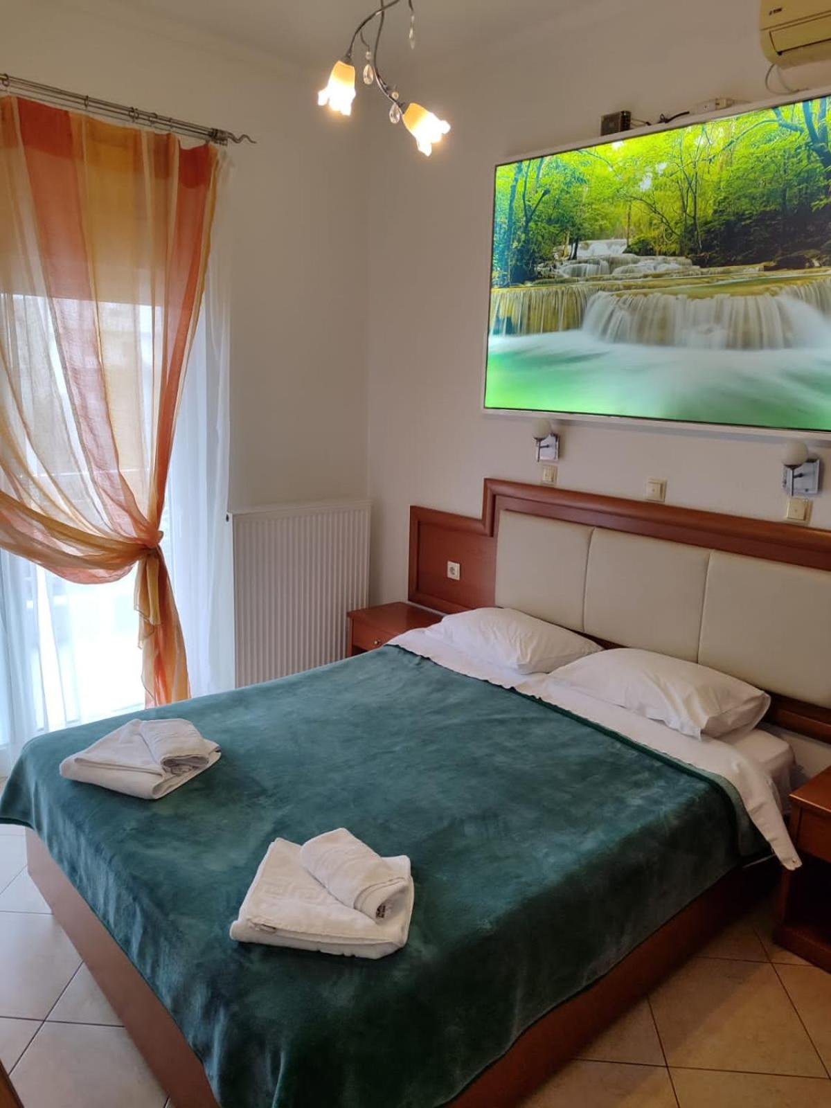 One-Bedroom Apartment - Photo 2