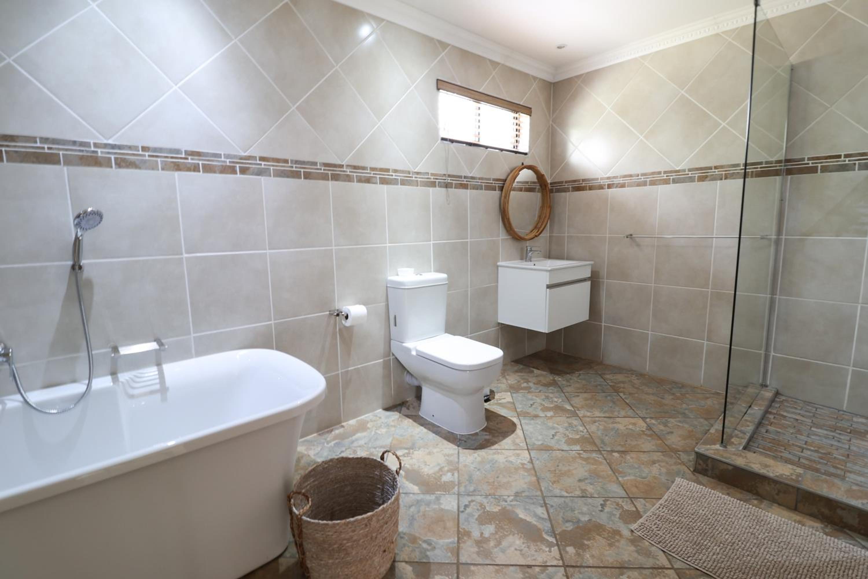 Luxury Apartment - Photo 2