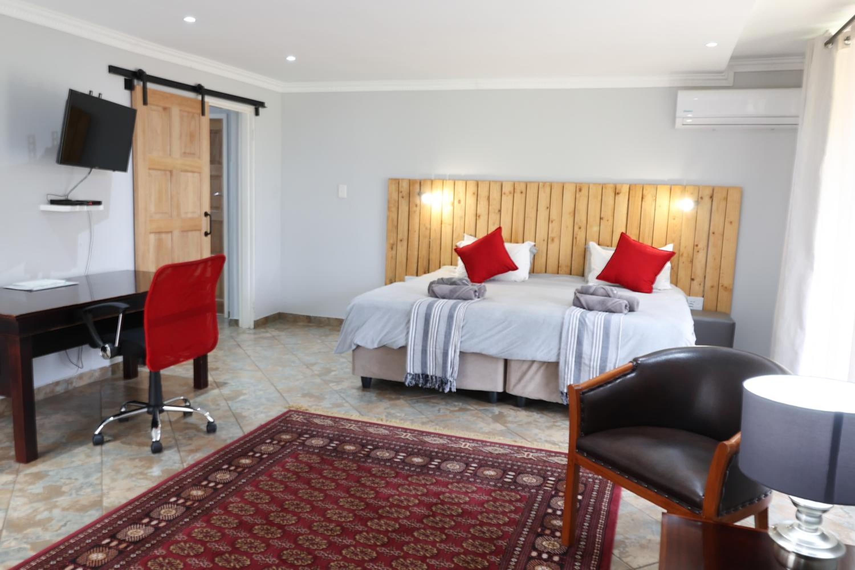 Luxury Apartment - Photo 3